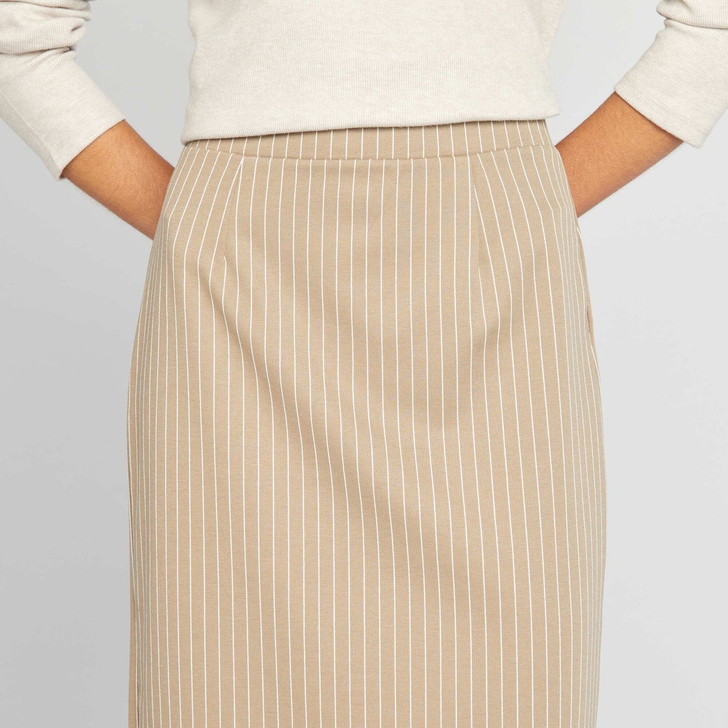 Jupe midi rayée avec fente Beige
