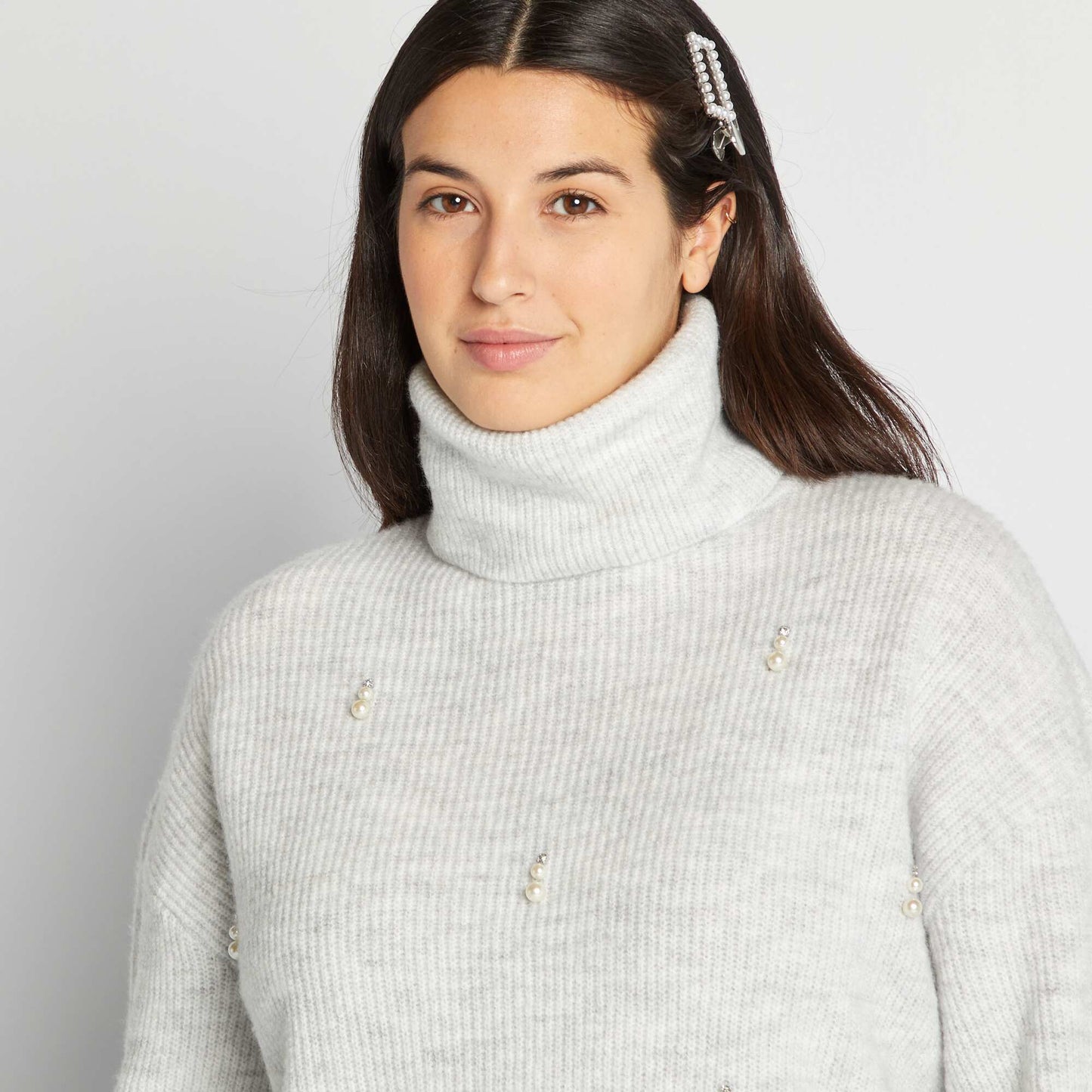 Pull col roulé en maille tricot avec perles fantaisies Gris