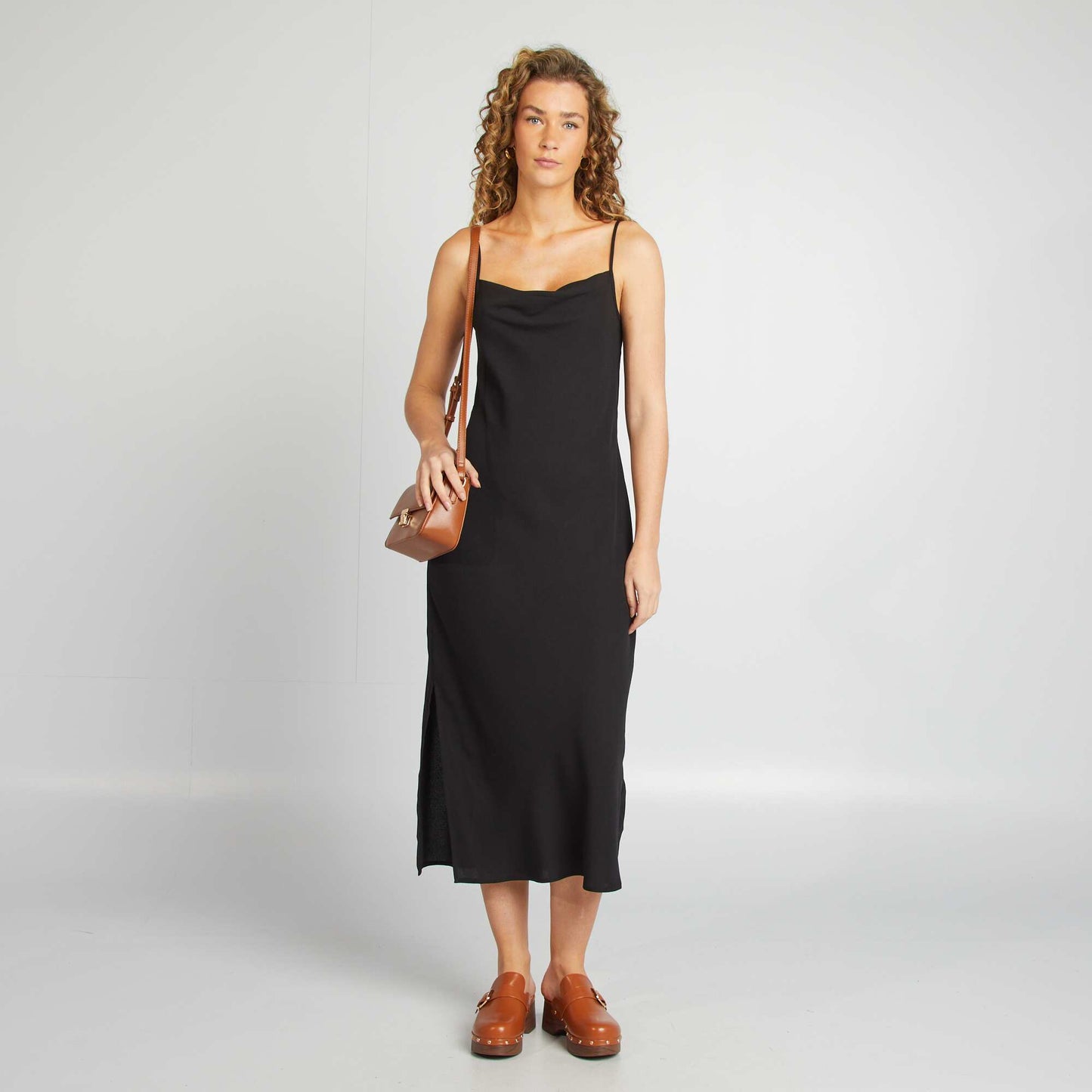 Robe fluide à col bénitier NOIR