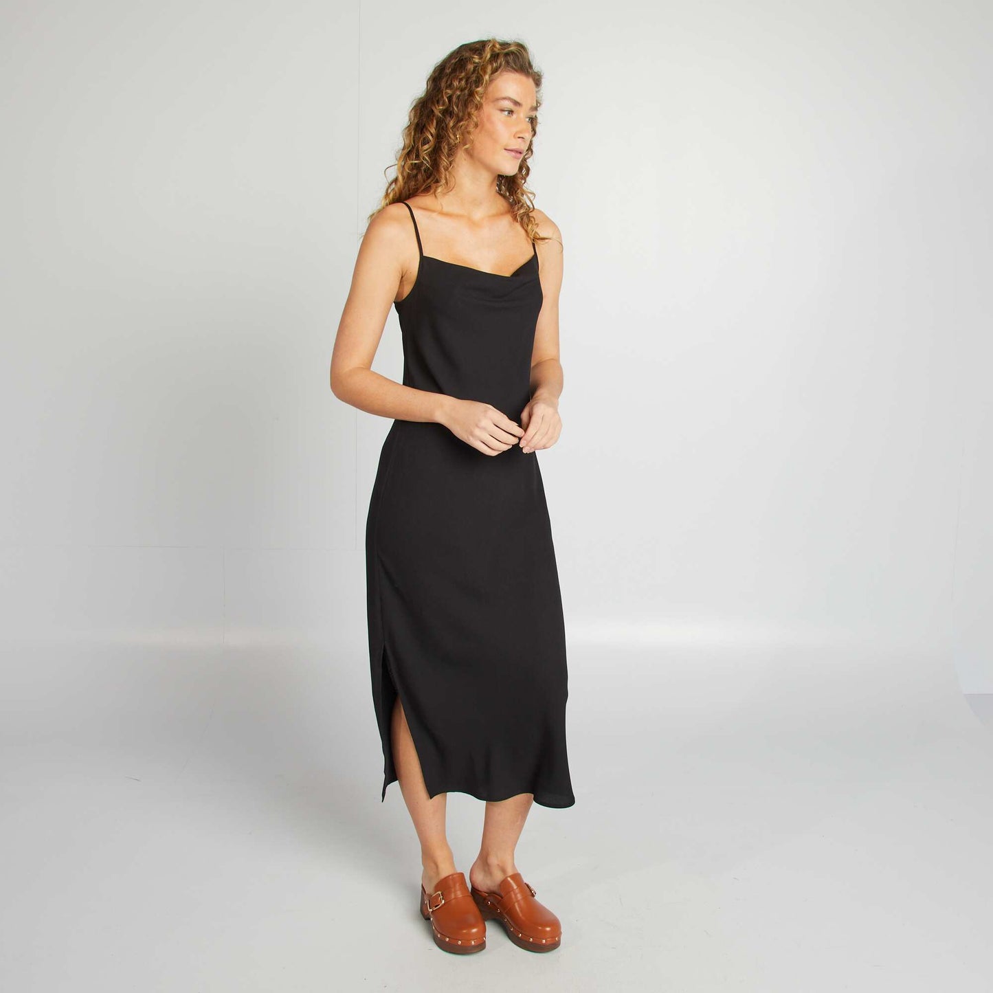 Robe fluide à col bénitier NOIR