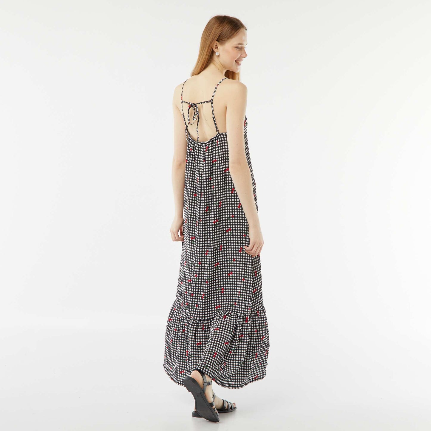 Robe longue à fines bretelles en matière gaufrée NOIR