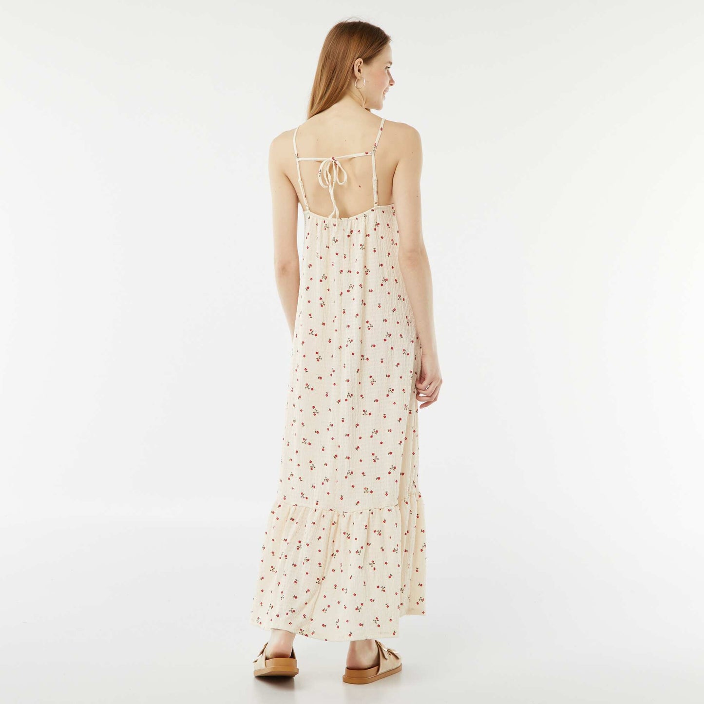Robe longue à fines bretelles en matière gaufrée BEIGE