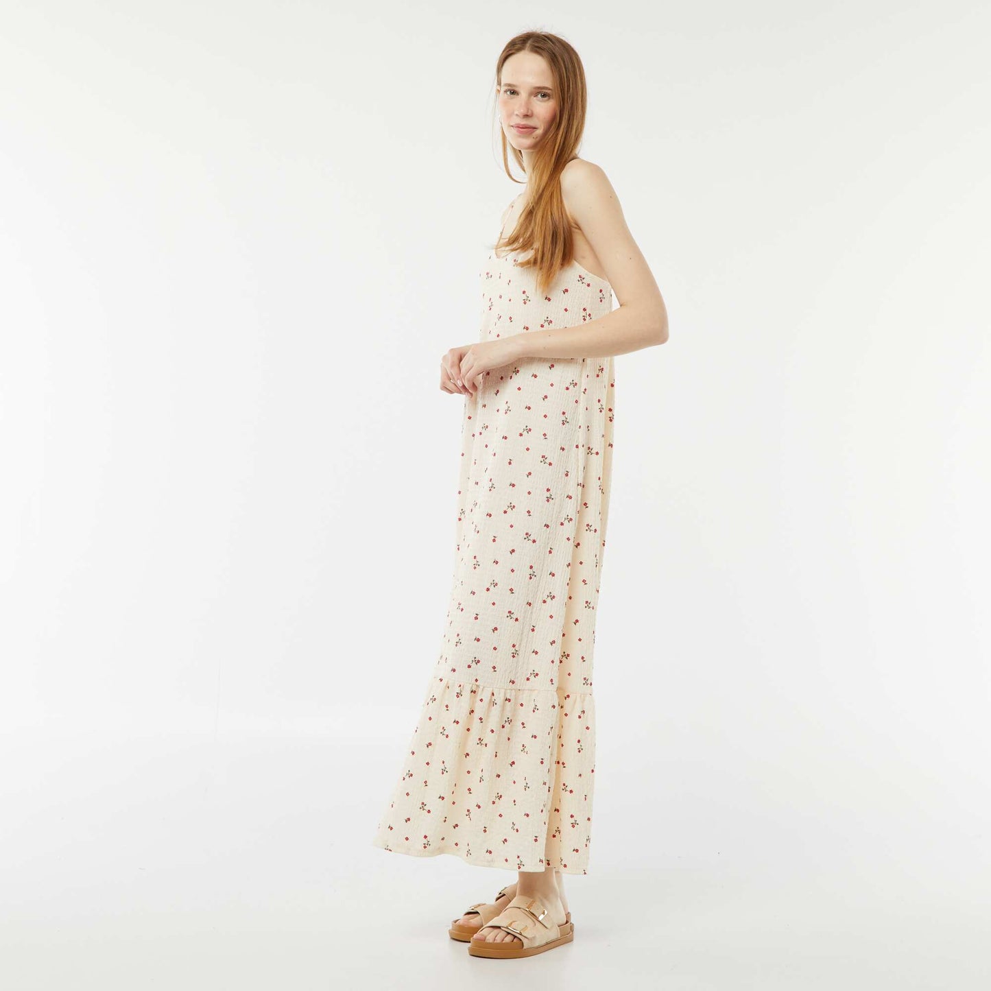 Robe longue à fines bretelles en matière gaufrée BEIGE