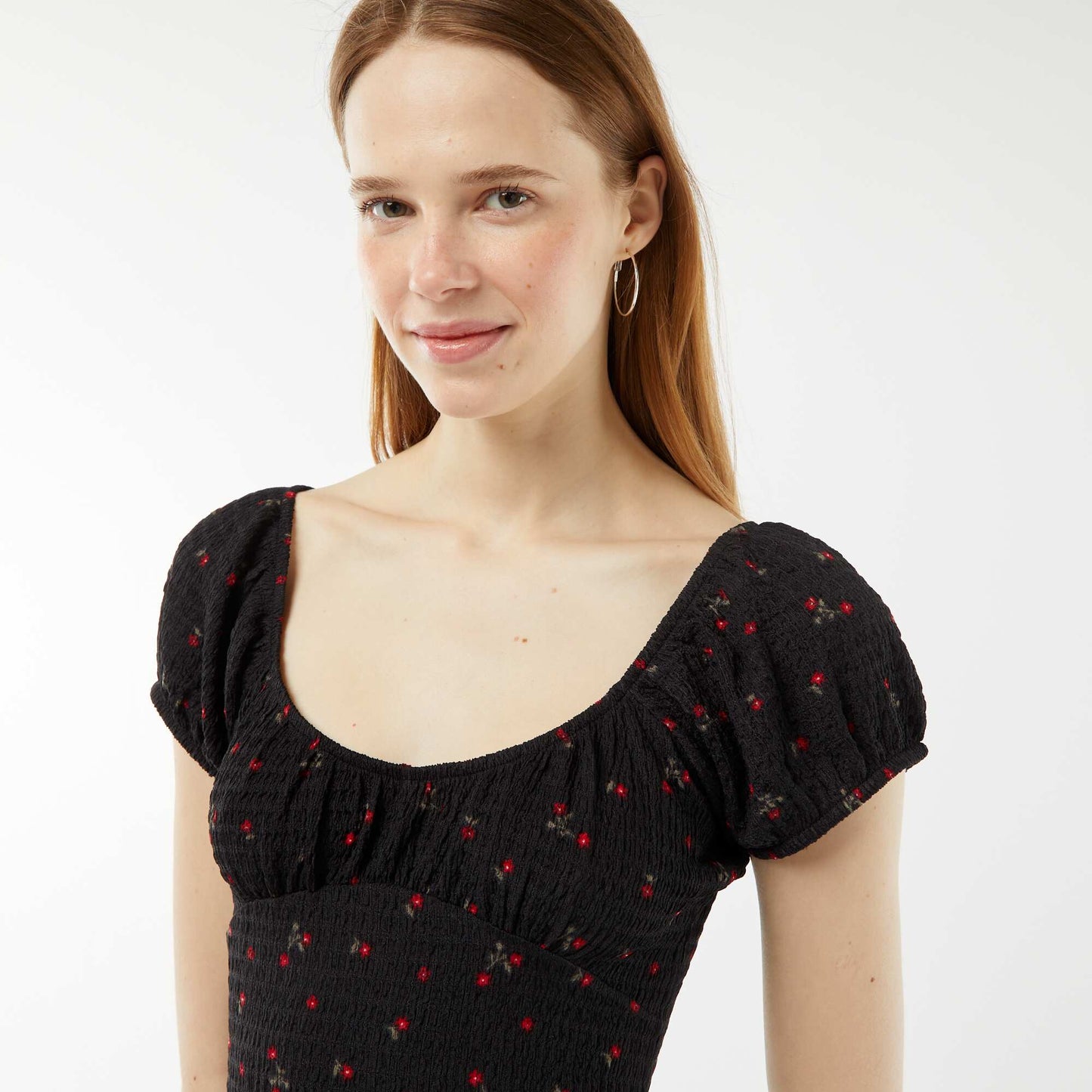 Robe courte en matière gaufrée à manches courtes NOIR