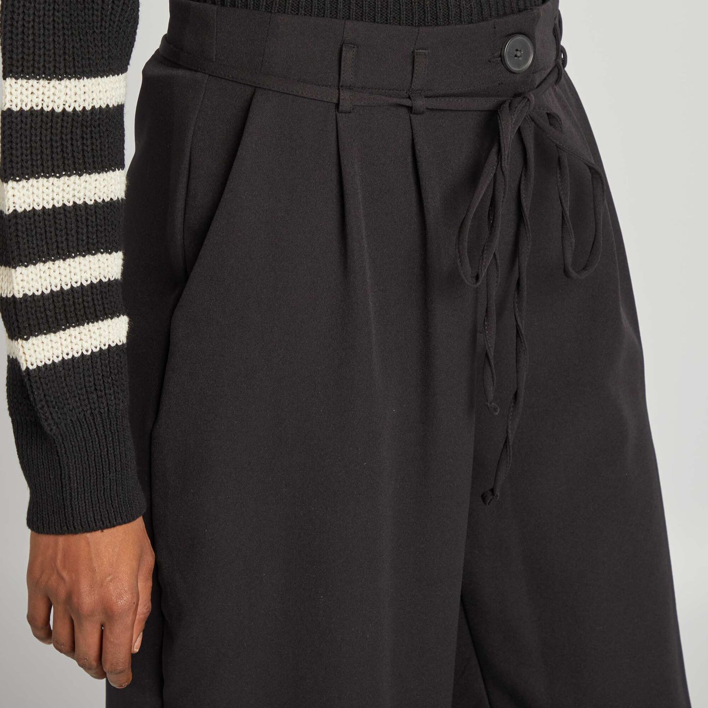 Pantalon large uni avec ceinture NOIR