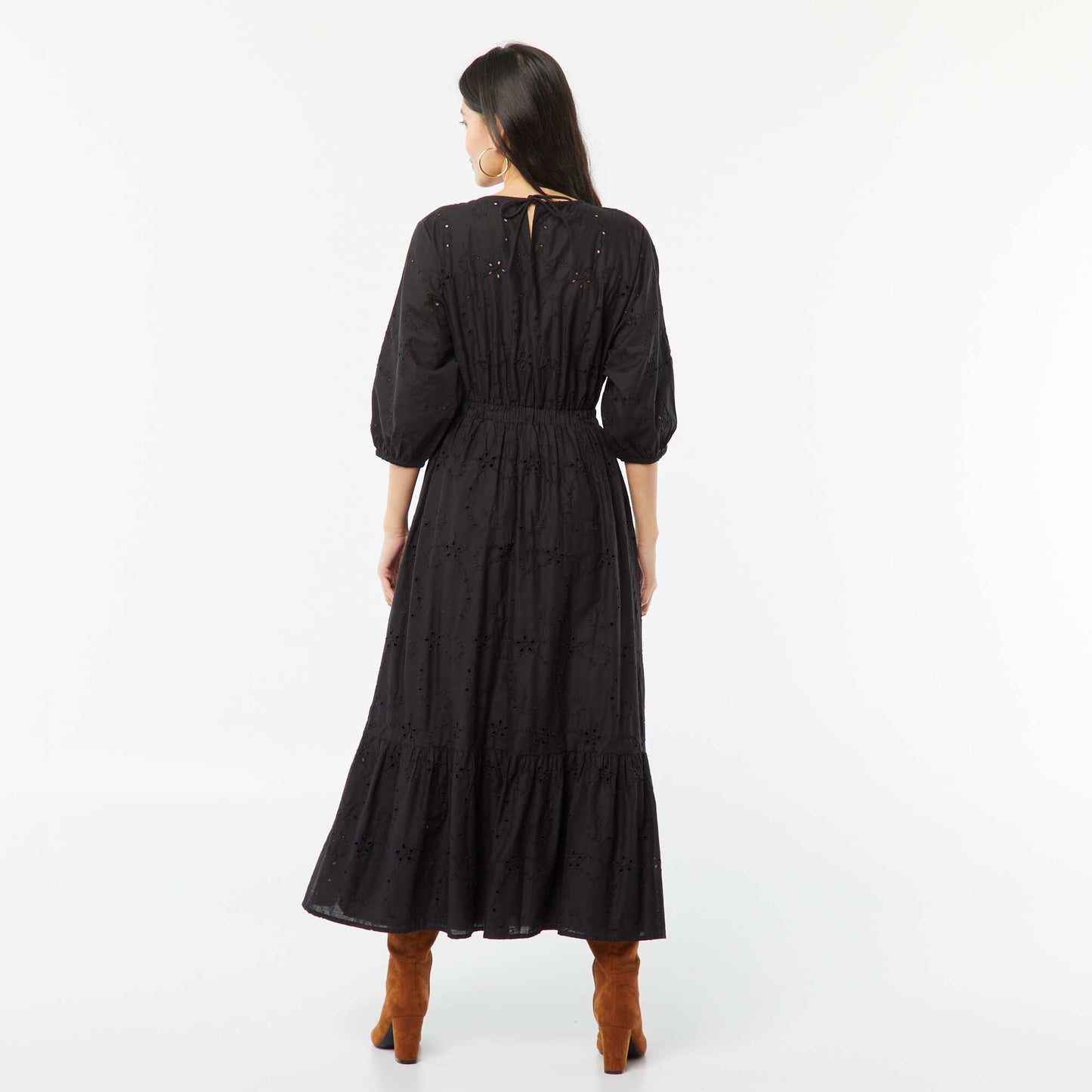 Robe longue avec broderie anglaise et volant à la base NOIR