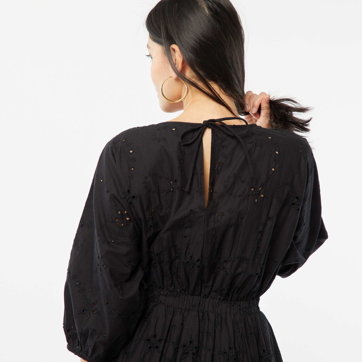 Robe longue avec broderie anglaise et volant à la base NOIR