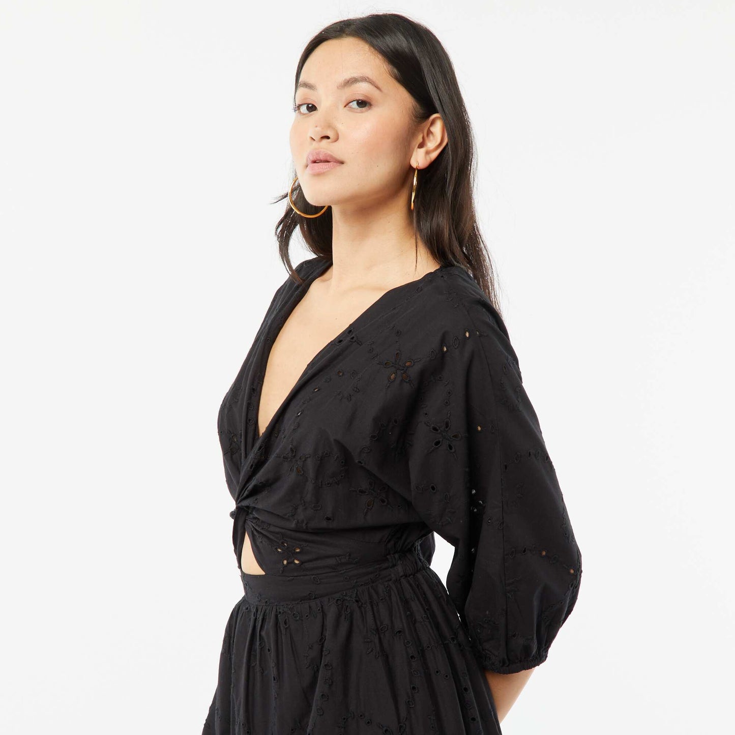 Robe longue avec broderie anglaise et volant à la base NOIR