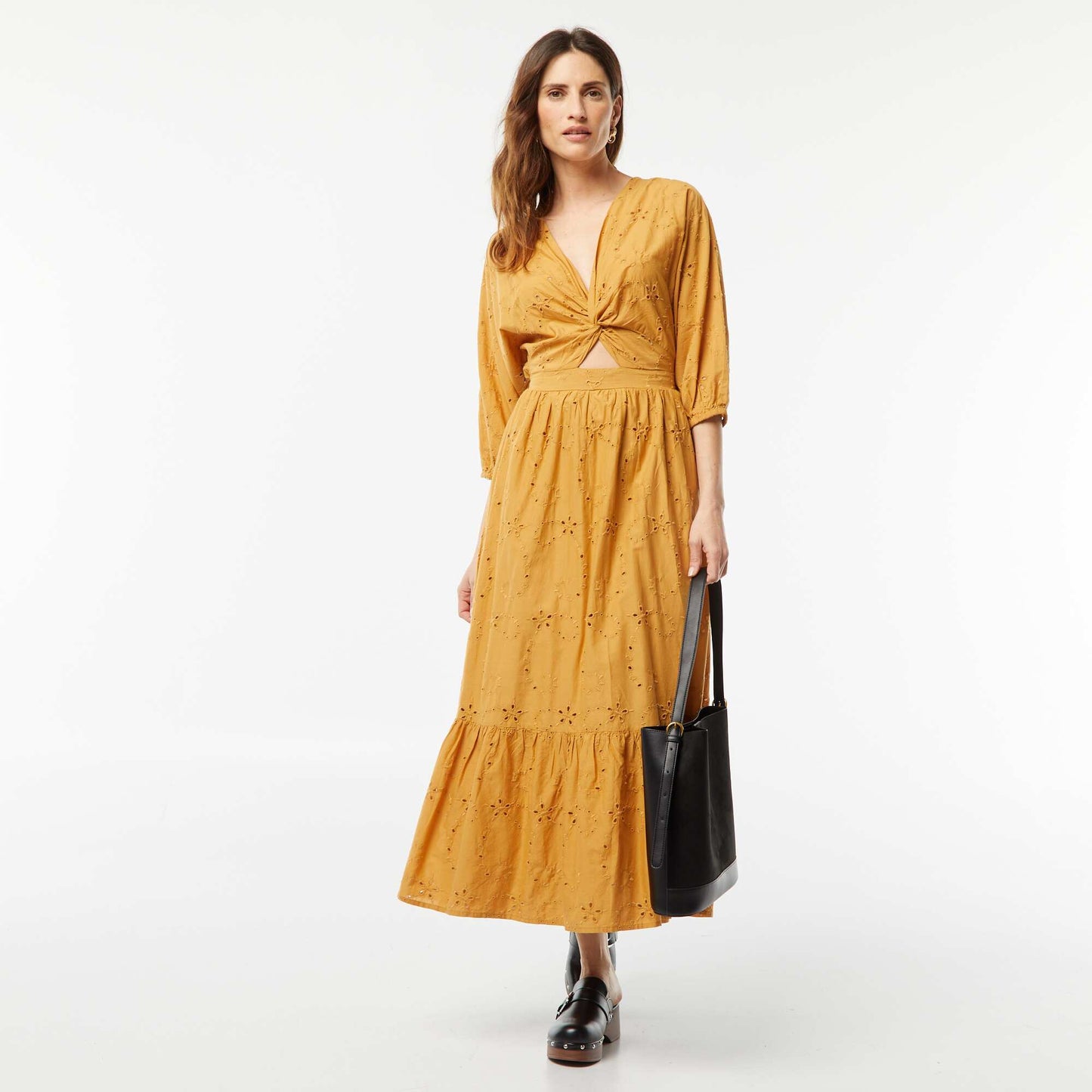 Robe longue avec broderie anglaise et volant à la base BEIGE
