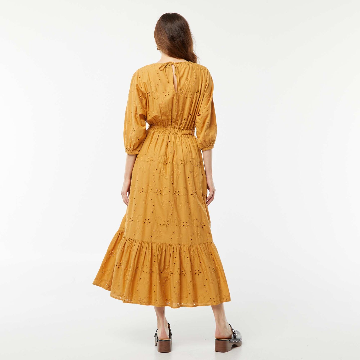 Robe longue avec broderie anglaise et volant à la base BEIGE