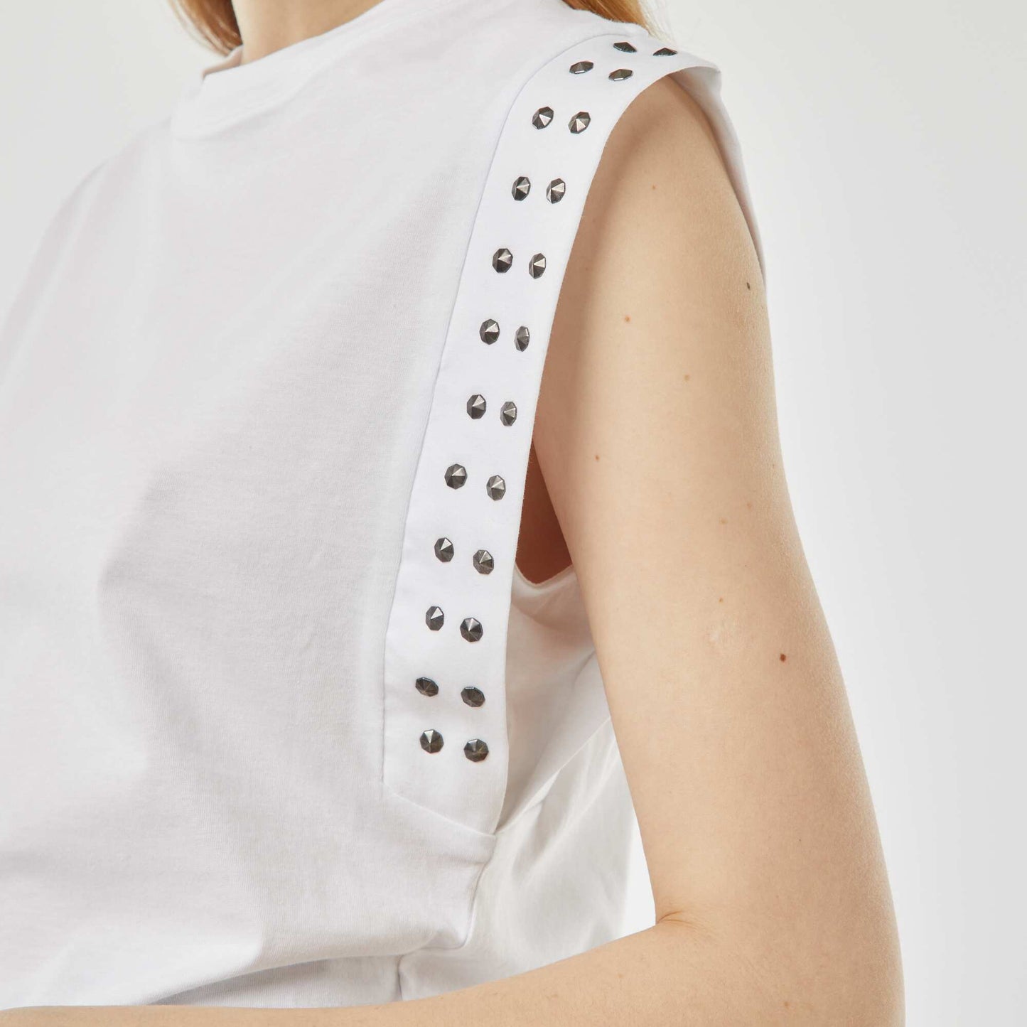 T-shirt sans manches avec emmanchures cloutées BLANC