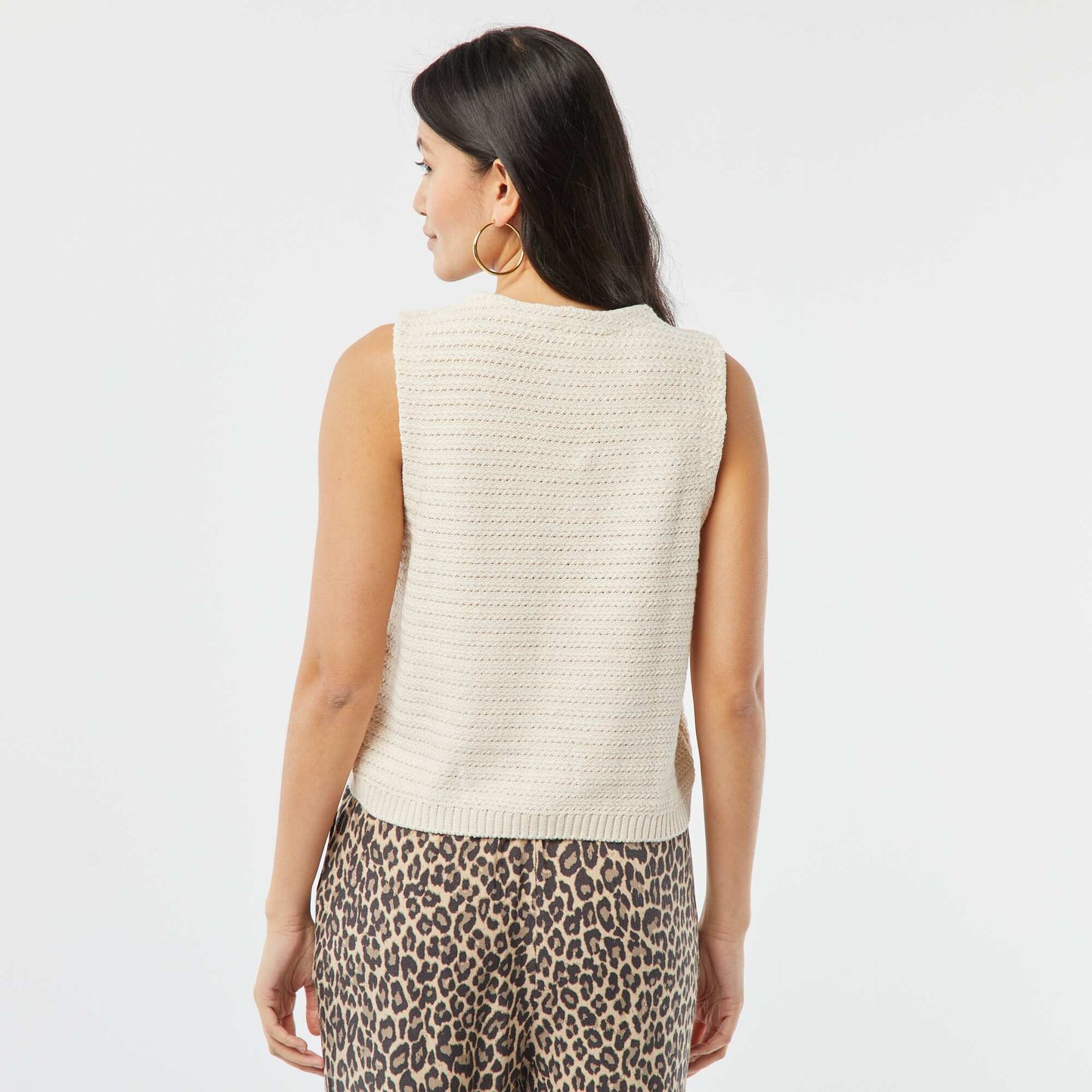 Pull en crochet sans manches avec boutons dorés aux épaules BEIGE