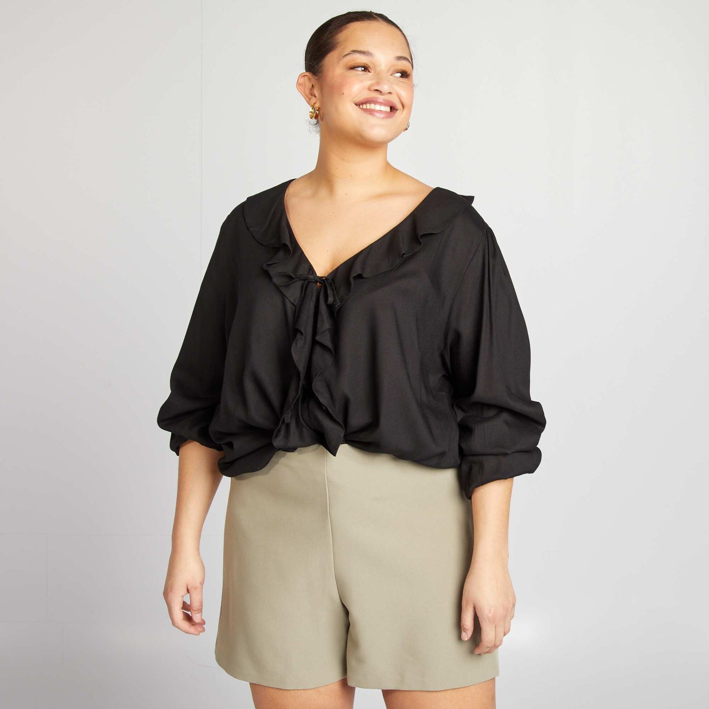Blouse à volants et ouverture par liens NOIR