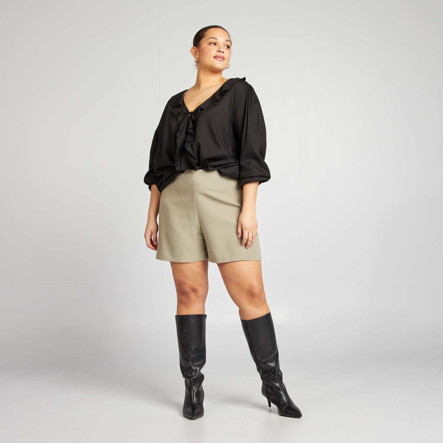 Blouse à volants et ouverture par liens NOIR