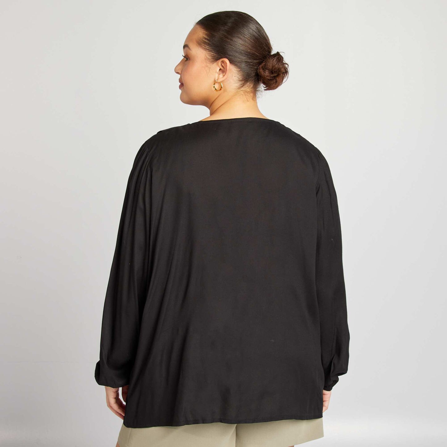 Blouse à volants et ouverture par liens NOIR