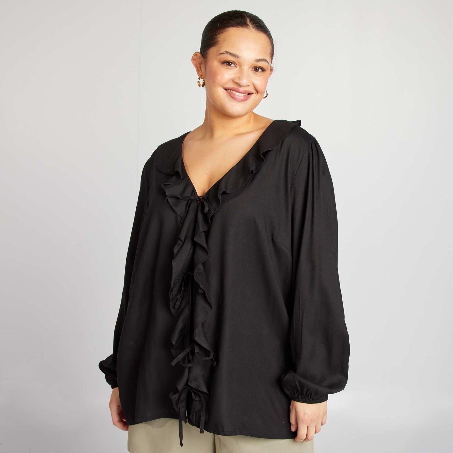 Blouse à volants et ouverture par liens NOIR