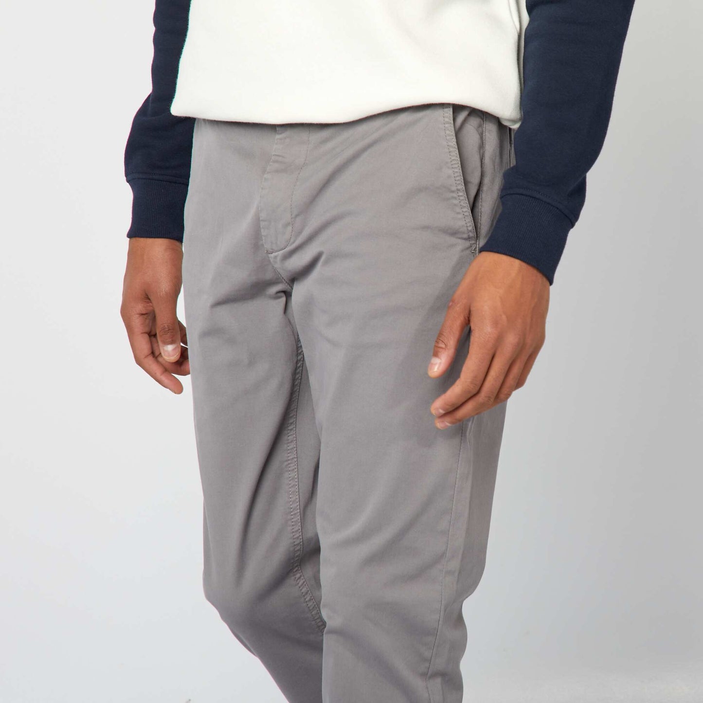 Pantalon chino slim gris