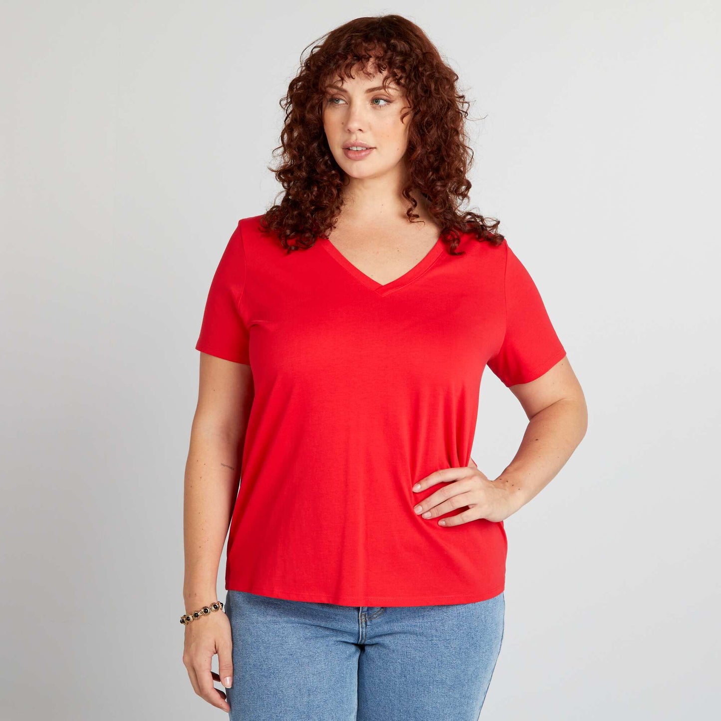 T-shirt en jersey col V rouge