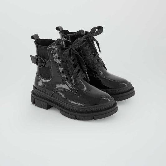 Boots lacets et semelles crant es noir