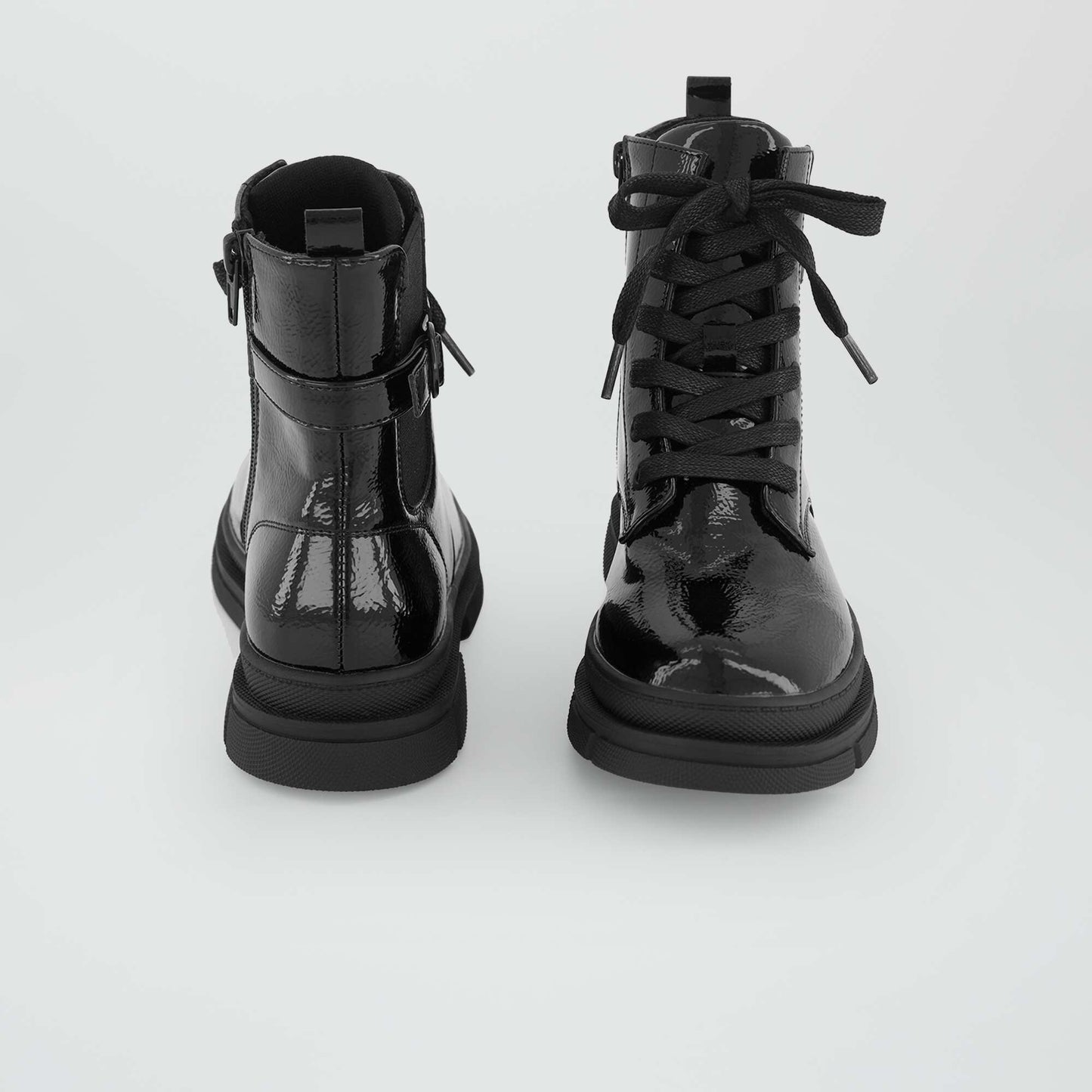 Boots lacets et semelles crant es noir