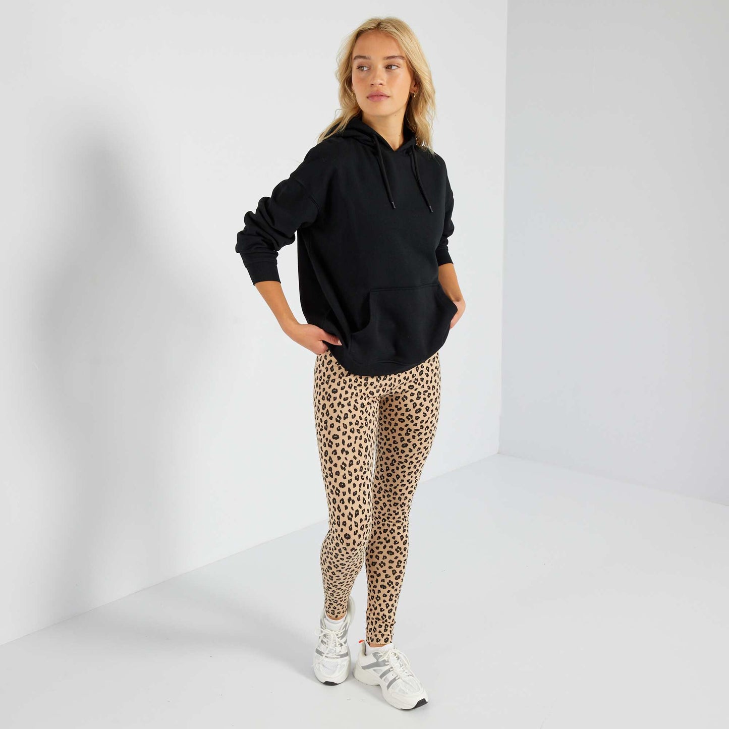 Sweat capuche en molleton uni noir