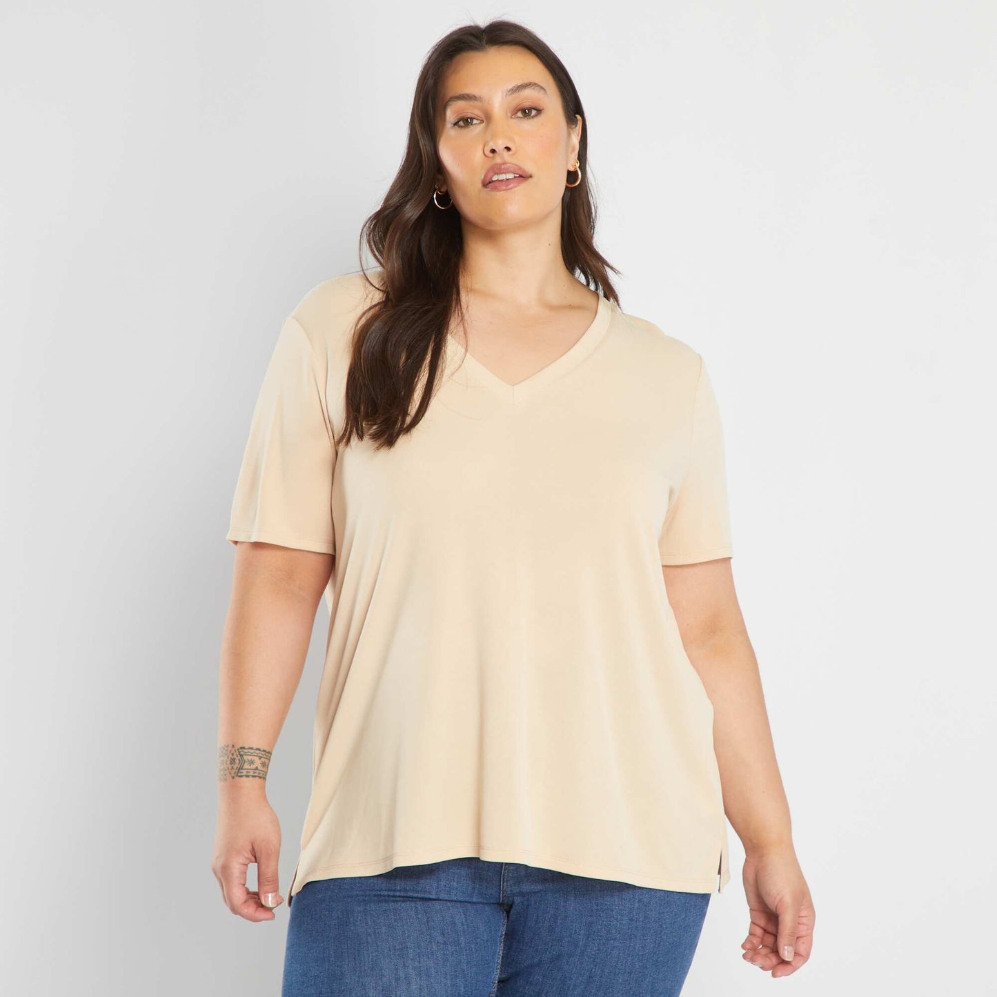 T-shirt col V en mati re douce Beige