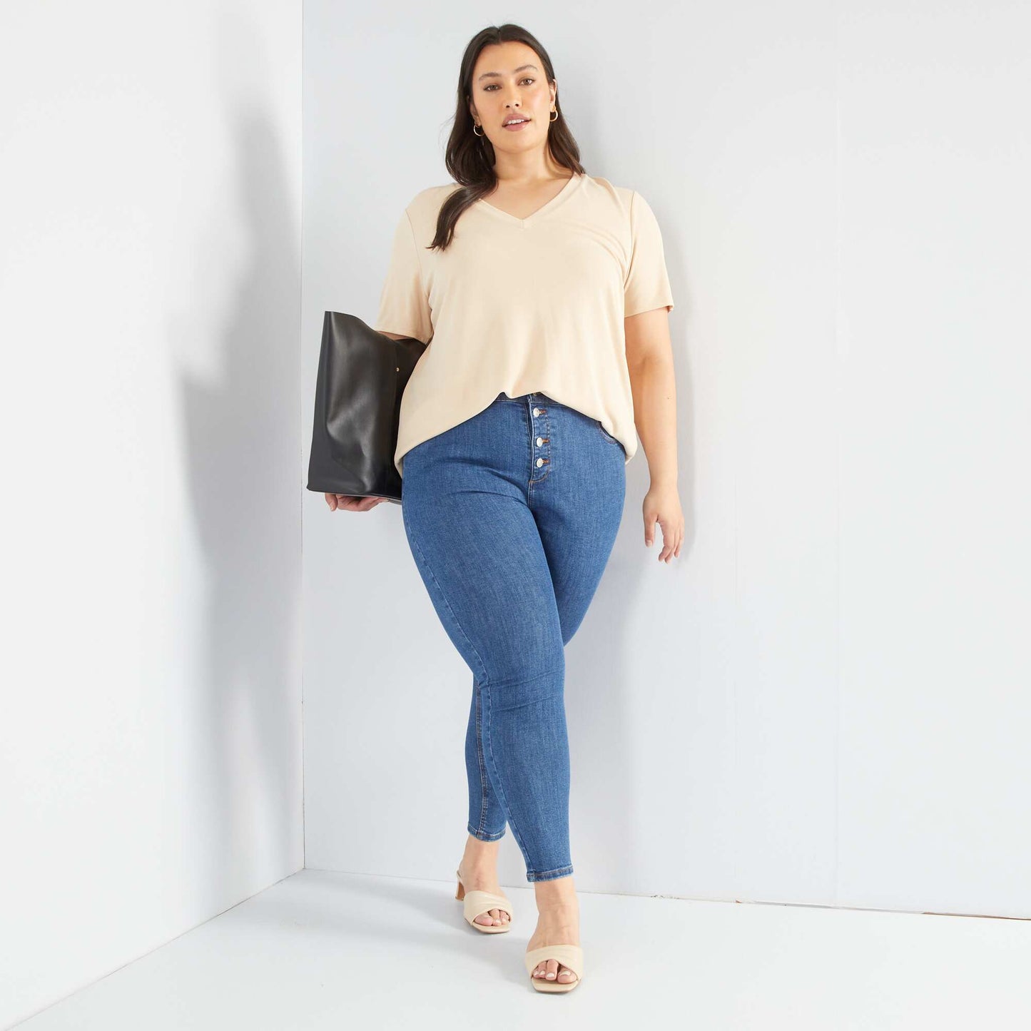 T-shirt col V en mati re douce Beige