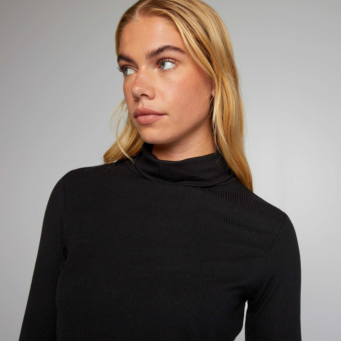 Tee-shirt c tel col roul noir