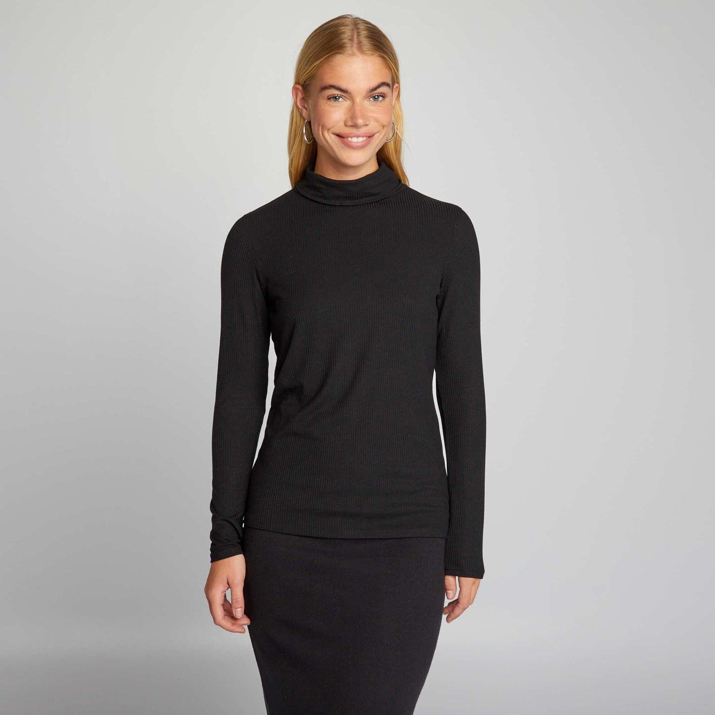 Tee-shirt c tel col roul noir