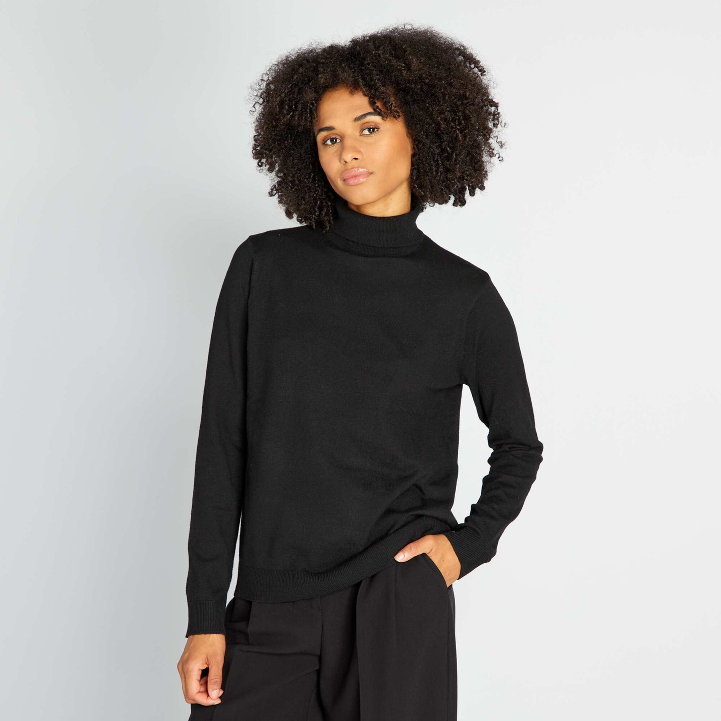 Pull en maille l g re col montant noir