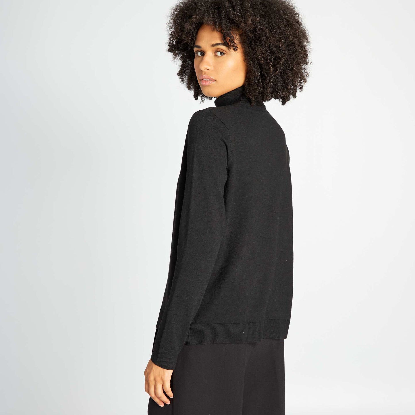 Pull en maille l g re col montant noir