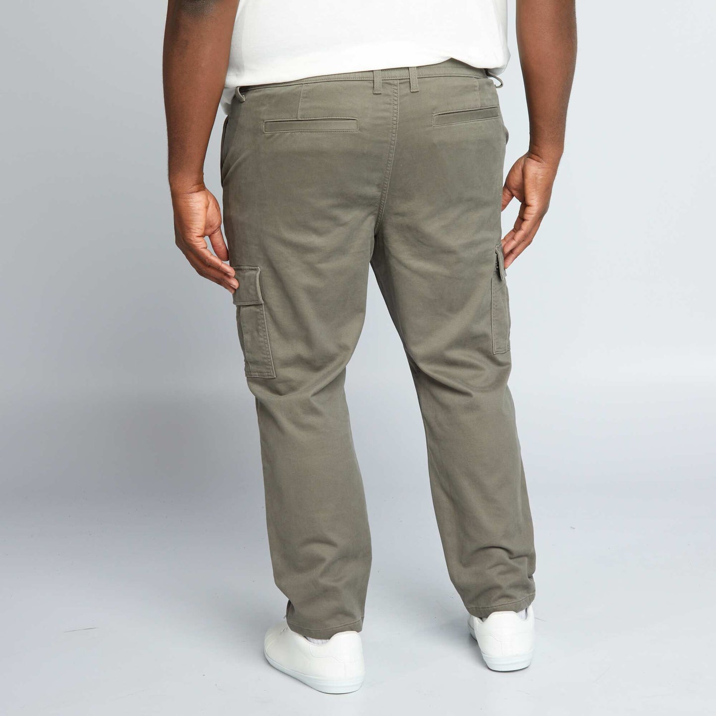 Pantalon avec poches sur les c t s Kaki