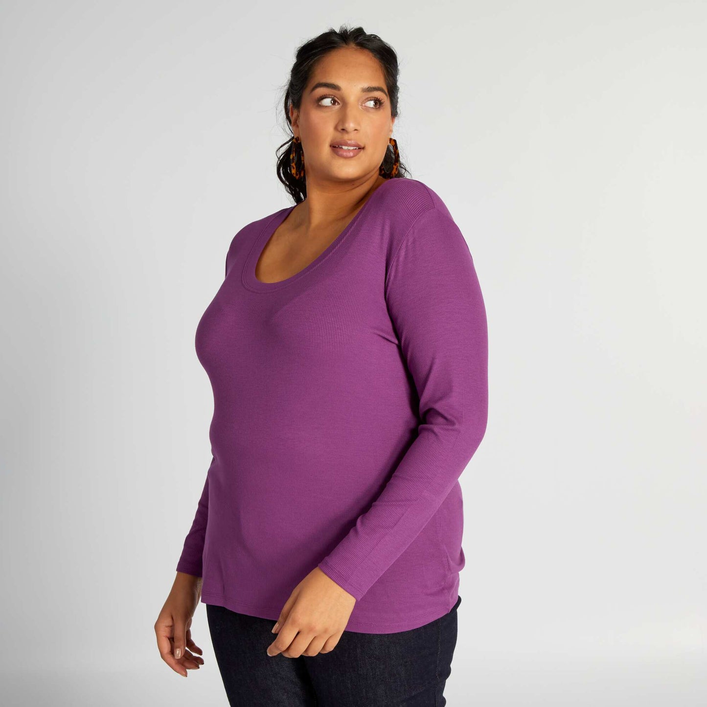 Tee-shirt c tel fluide et large encolure prune