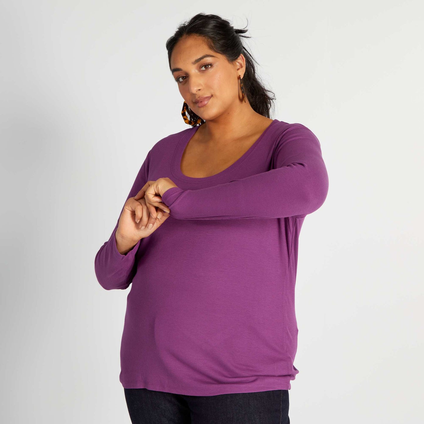 Tee-shirt c tel fluide et large encolure prune