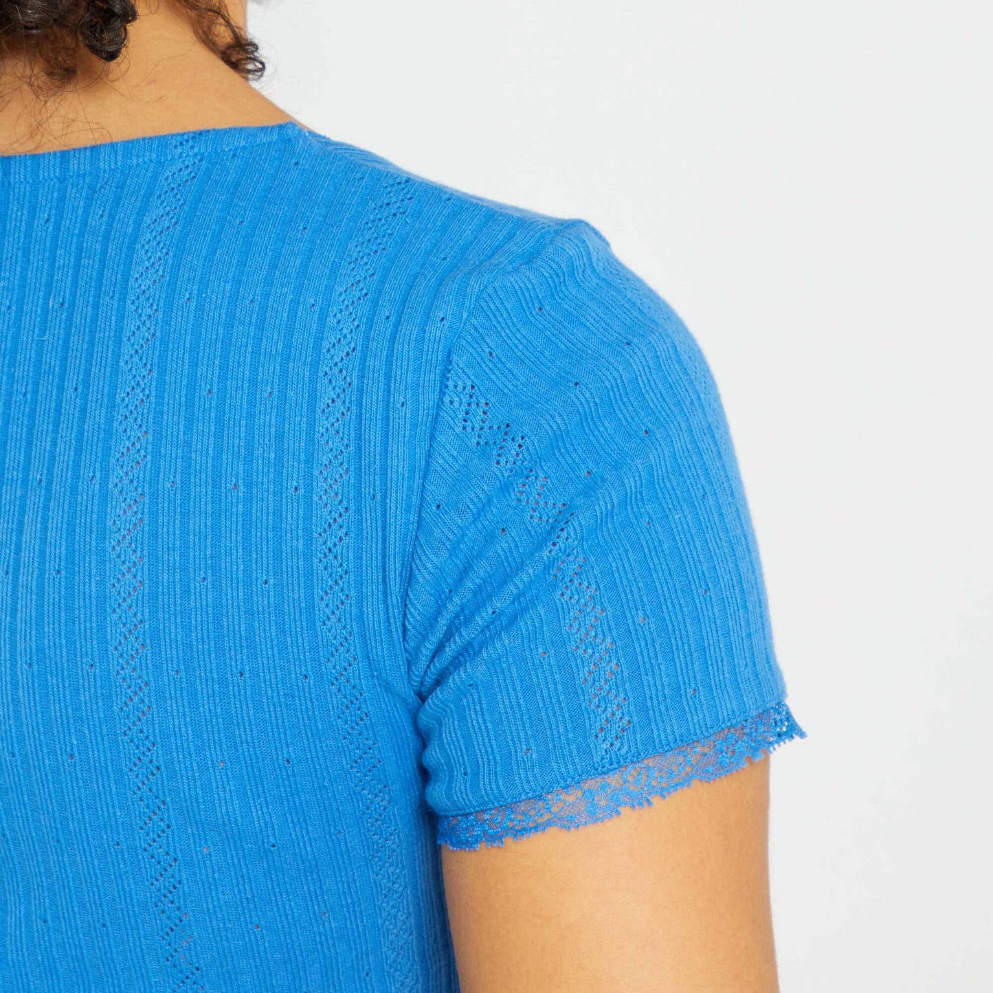 T-shirt en maille c tel e avec broderie Bleu