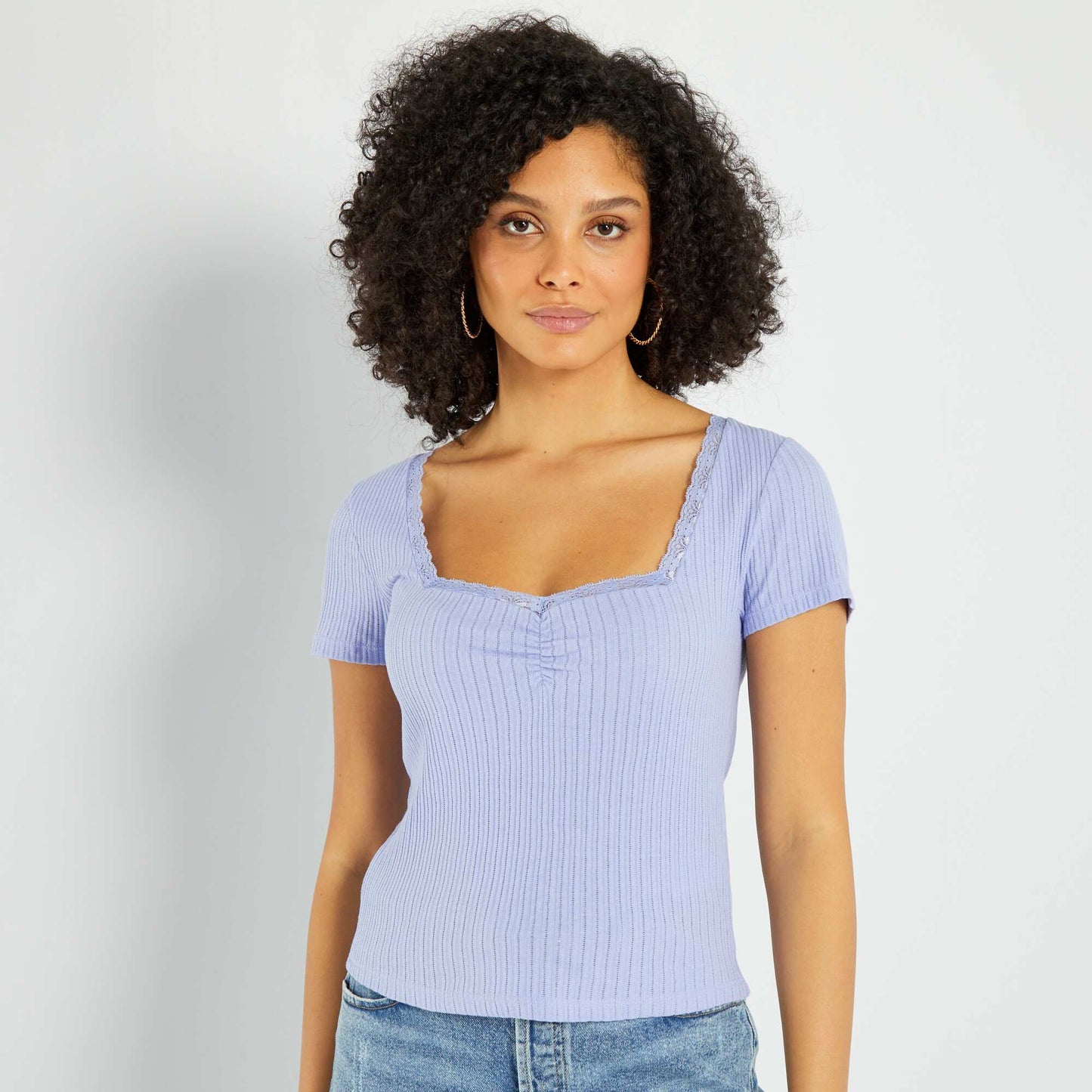 T-shirt col V en dentelle Violet
