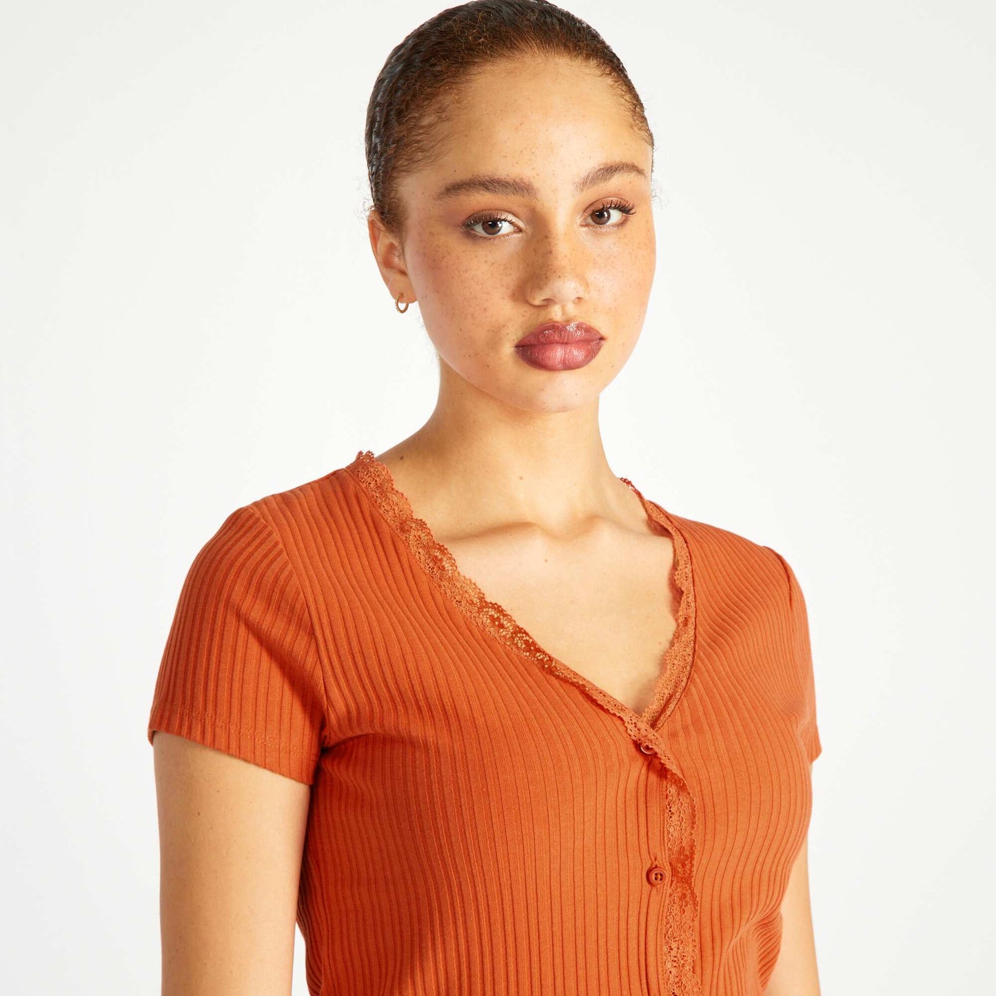 T-shirt c tel avec dentelle orange