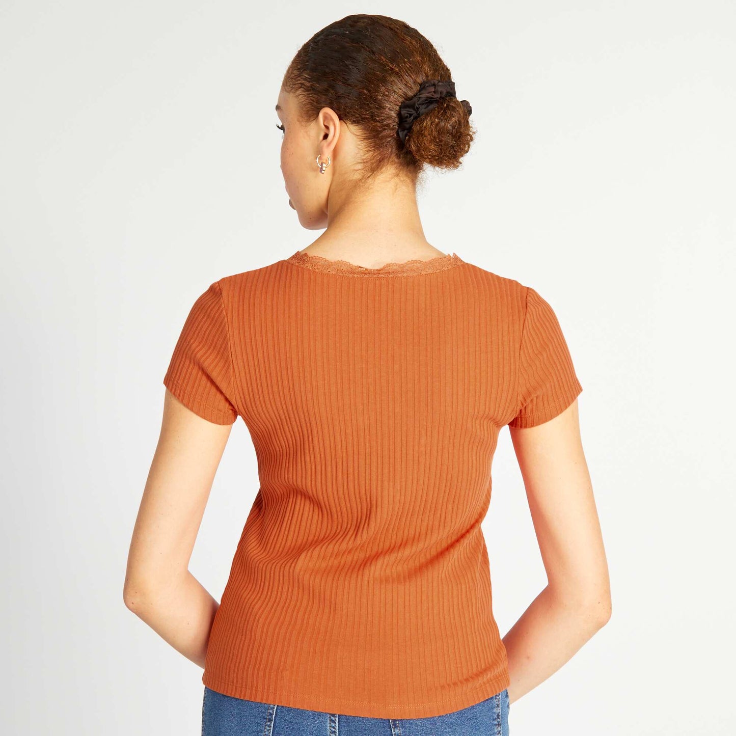 T-shirt c tel avec dentelle orange