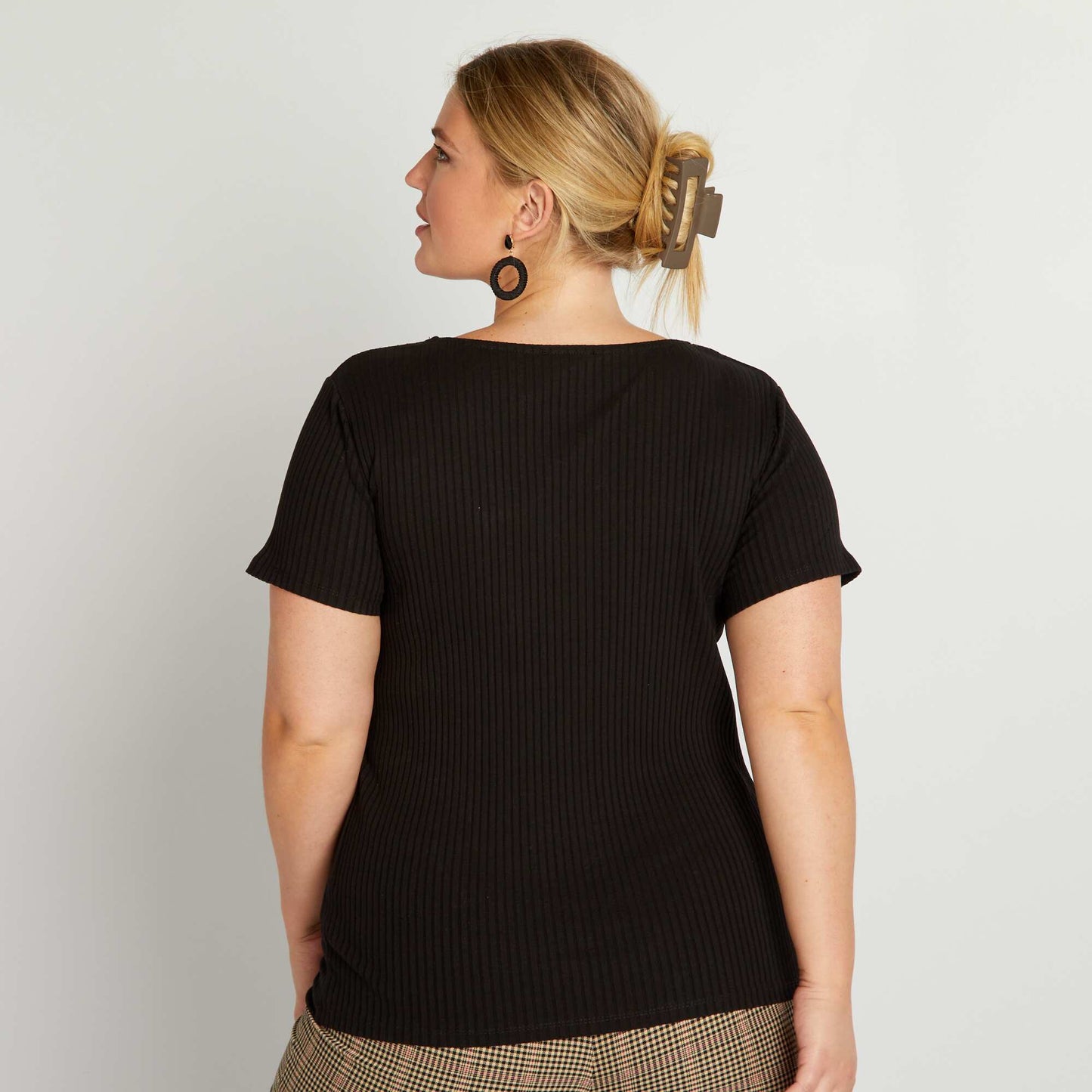 T-shirt avec col en forme de c ur REAL BLACK
