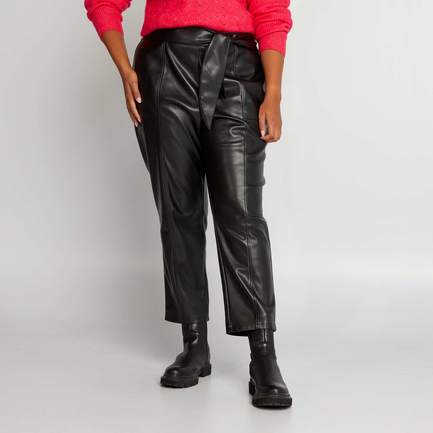 Pantalon en simili droit noir