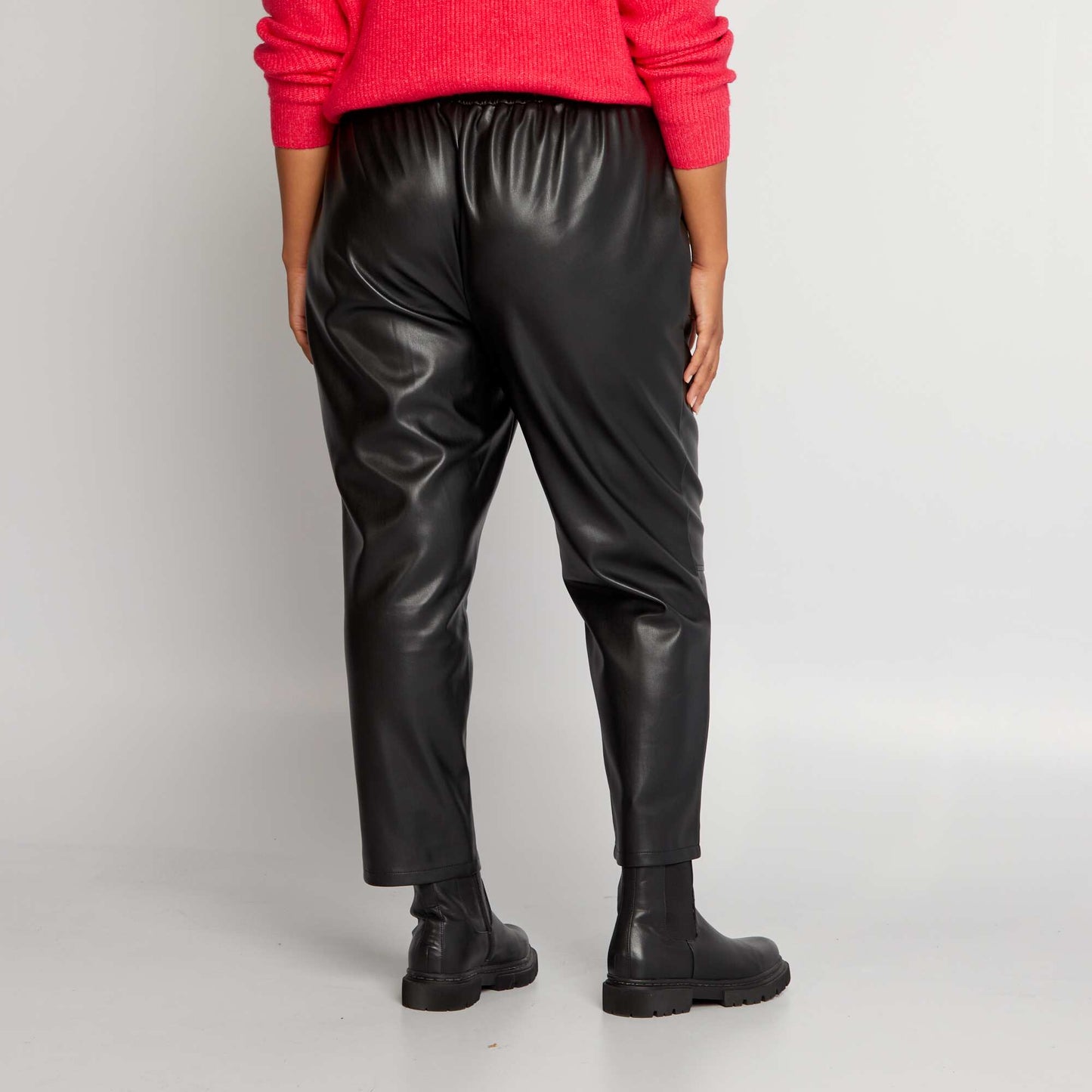 Pantalon en simili droit noir