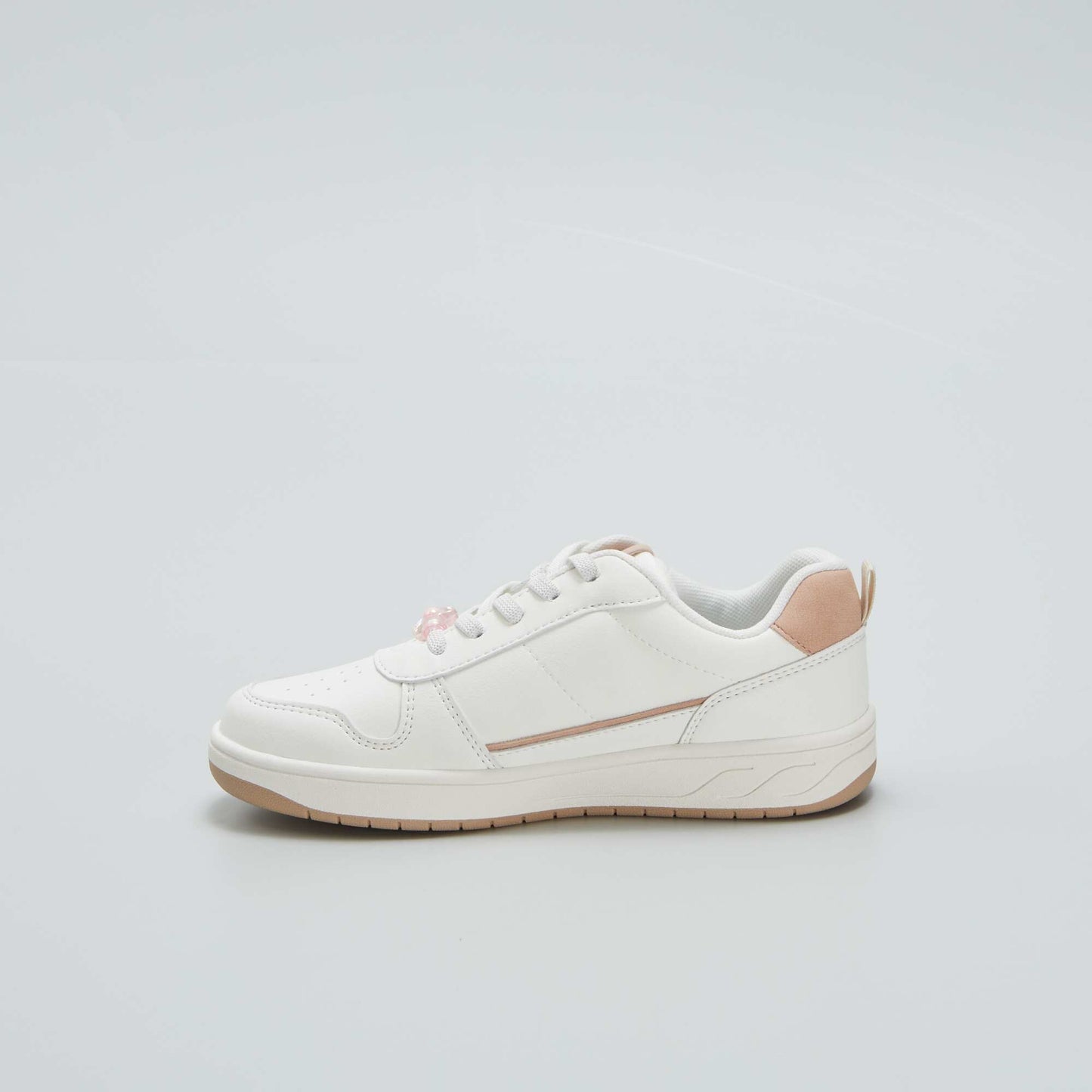 Baskets basses bicolores avec perle blanc