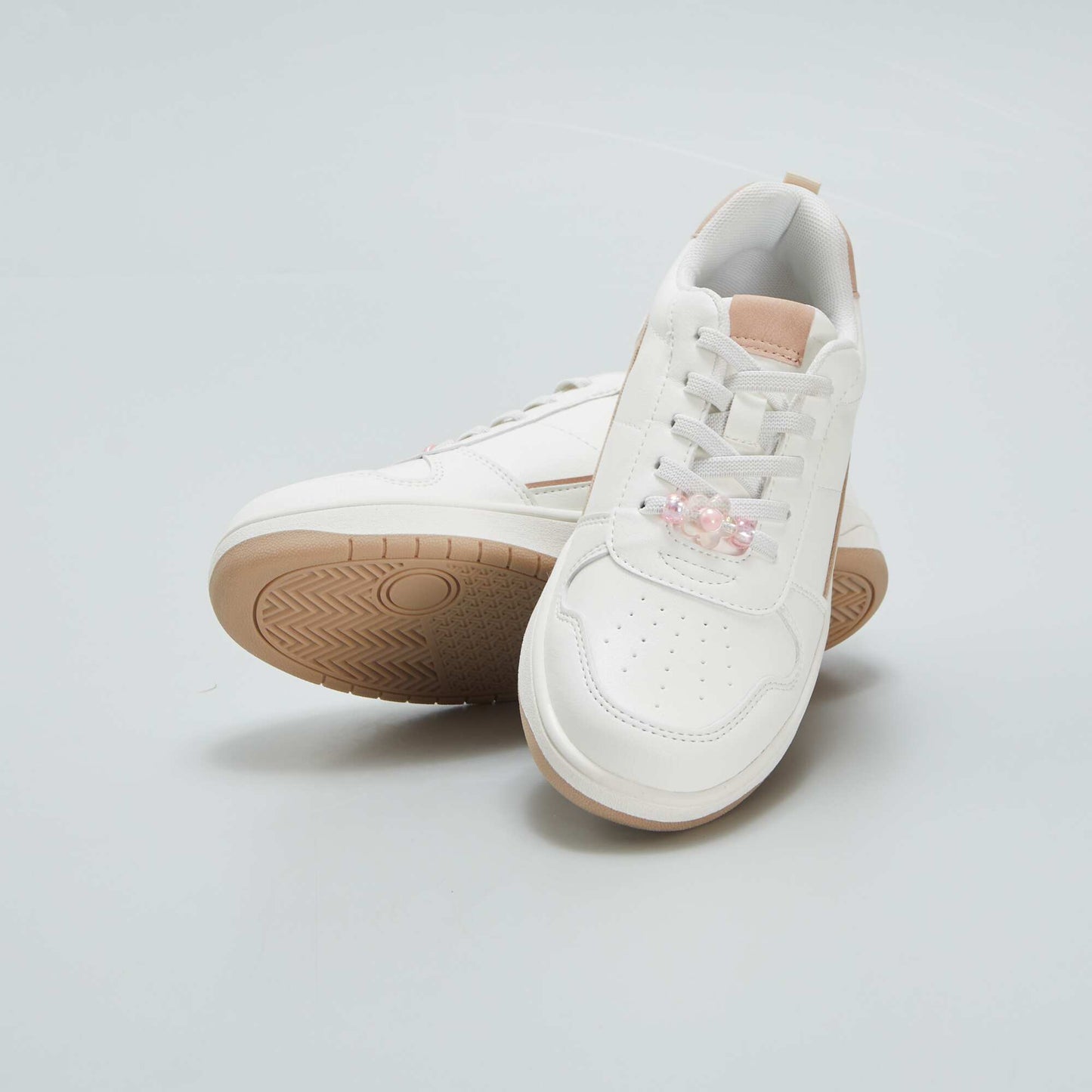 Baskets basses bicolores avec perle blanc