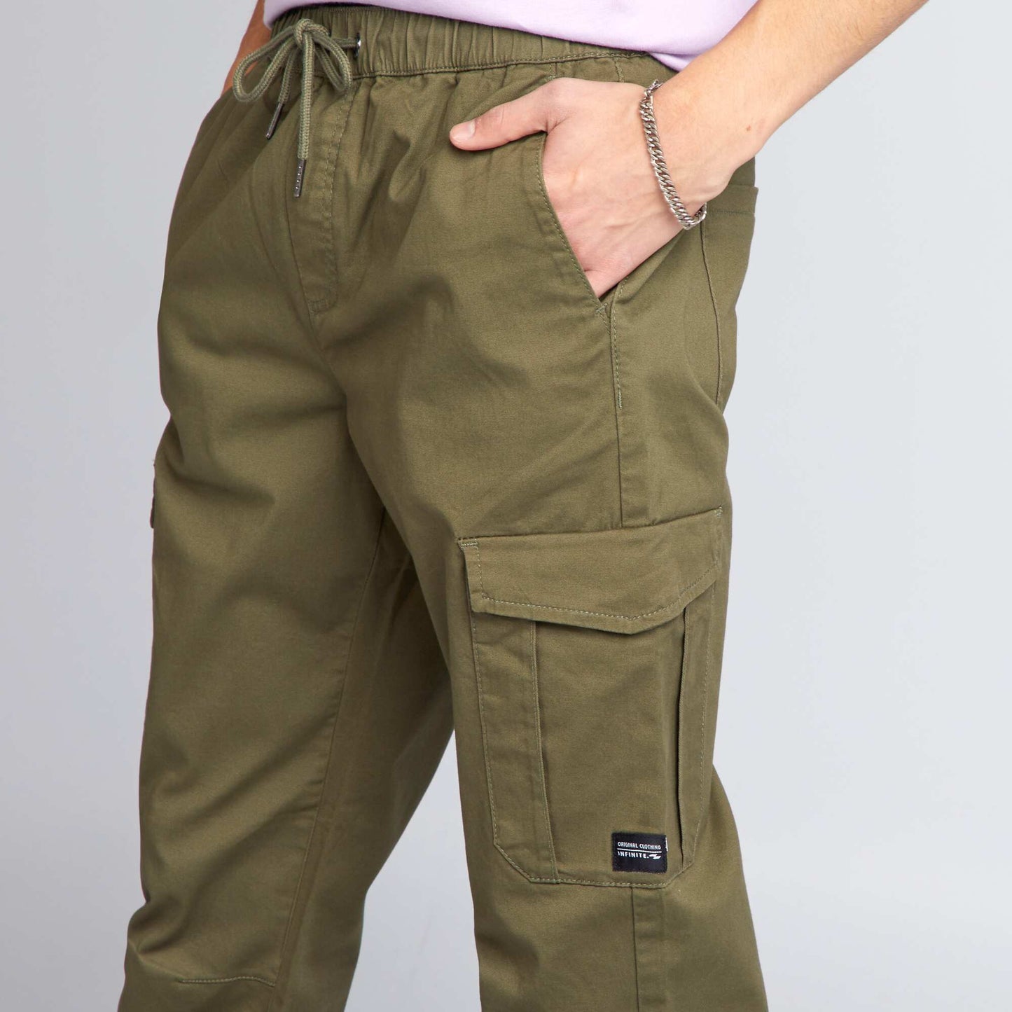 Pantalon slim multipoches Kaki