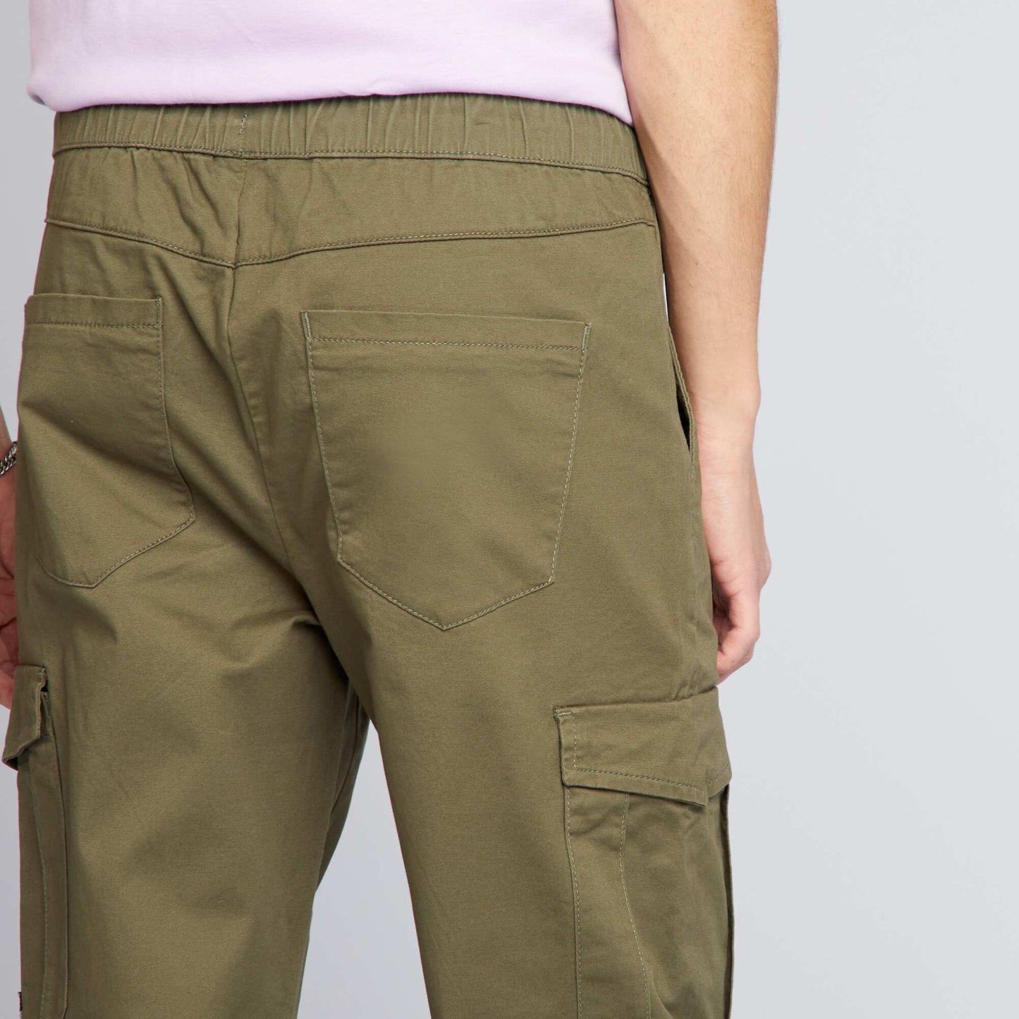 Pantalon slim multipoches Kaki