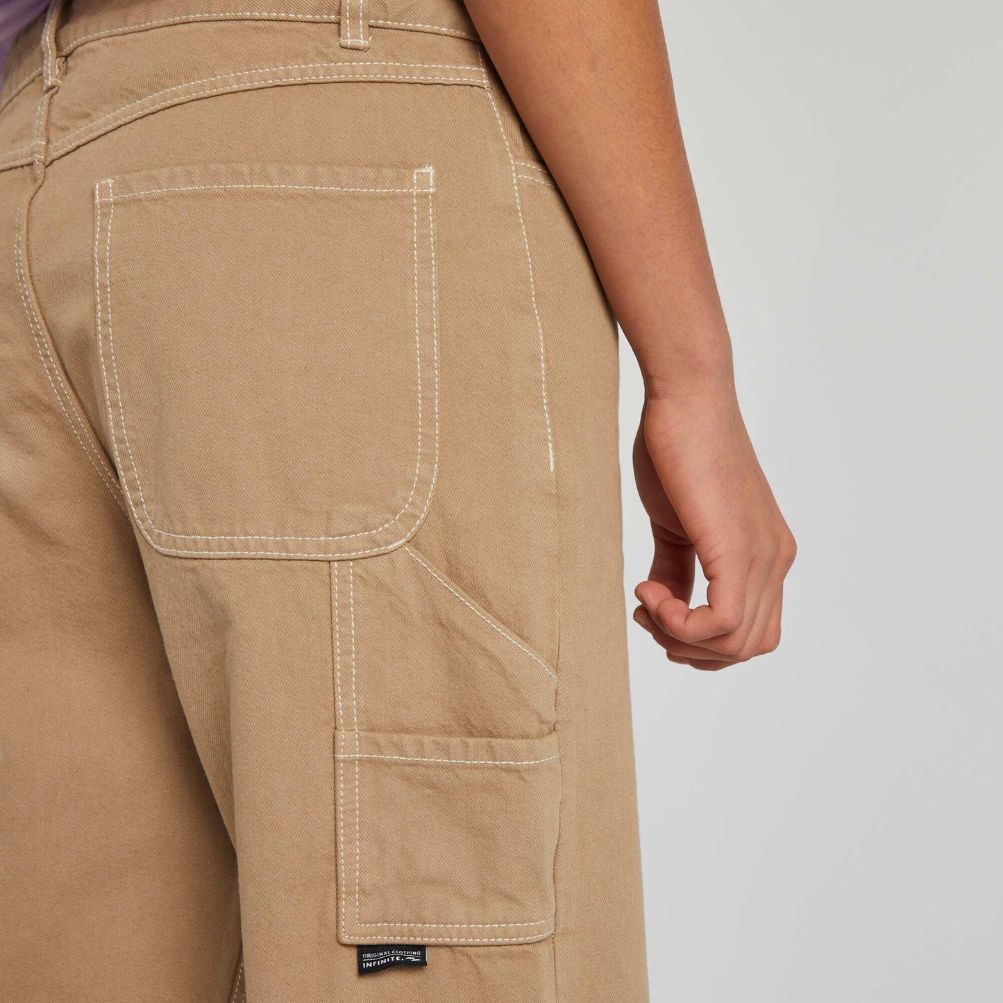 Pantalon surpiqures contrast es Beige
