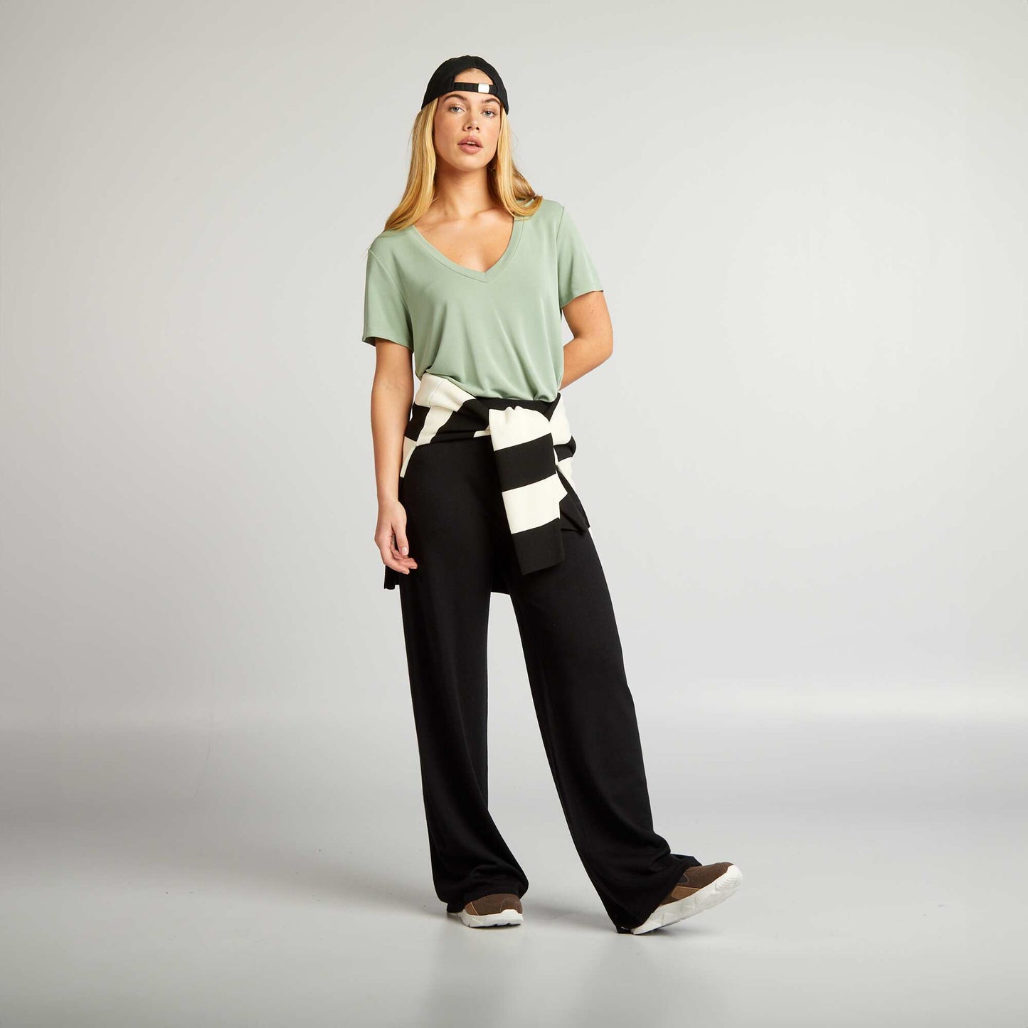 T-shirt stretch col V Vert