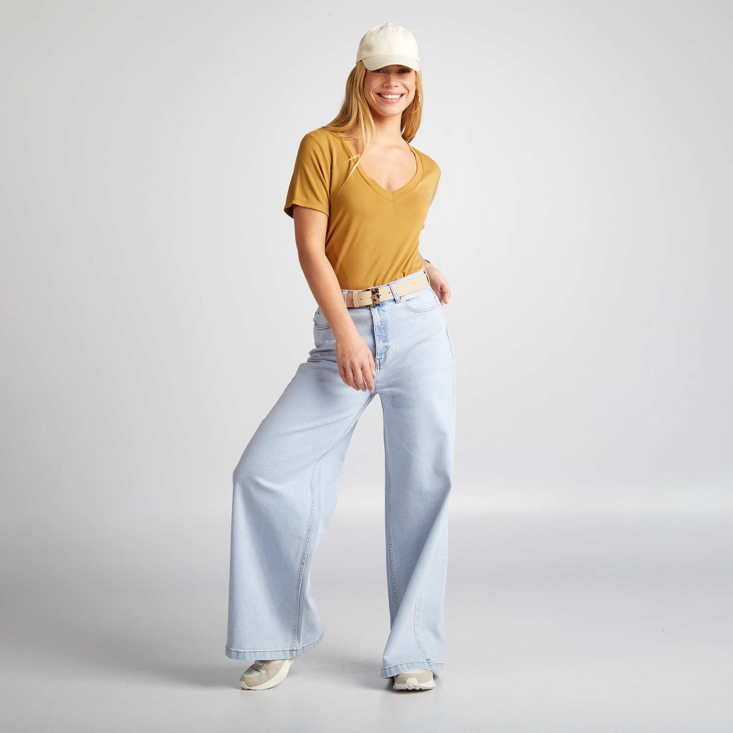 T-shirt stretch col V Marron