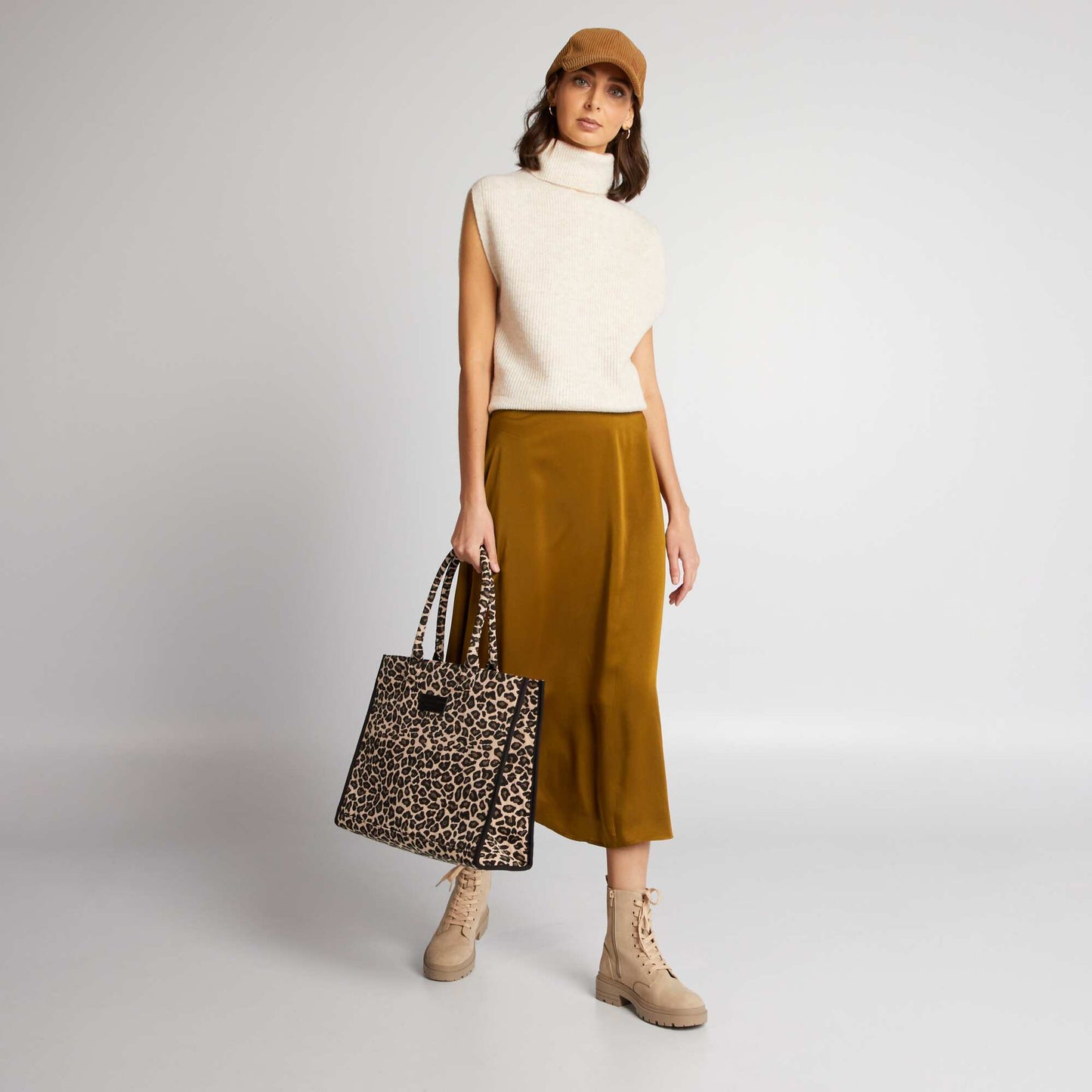 Pull col roul sans manches Beige