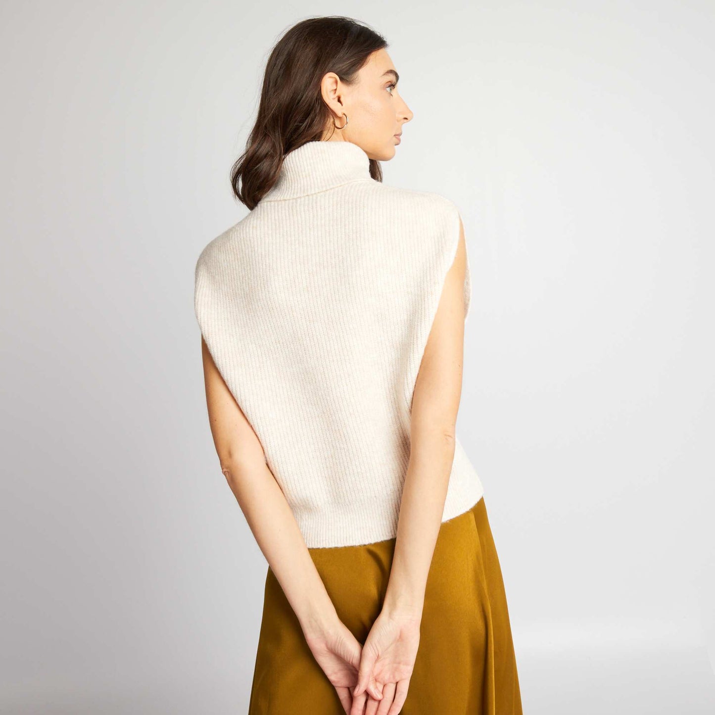 Pull col roul sans manches Beige